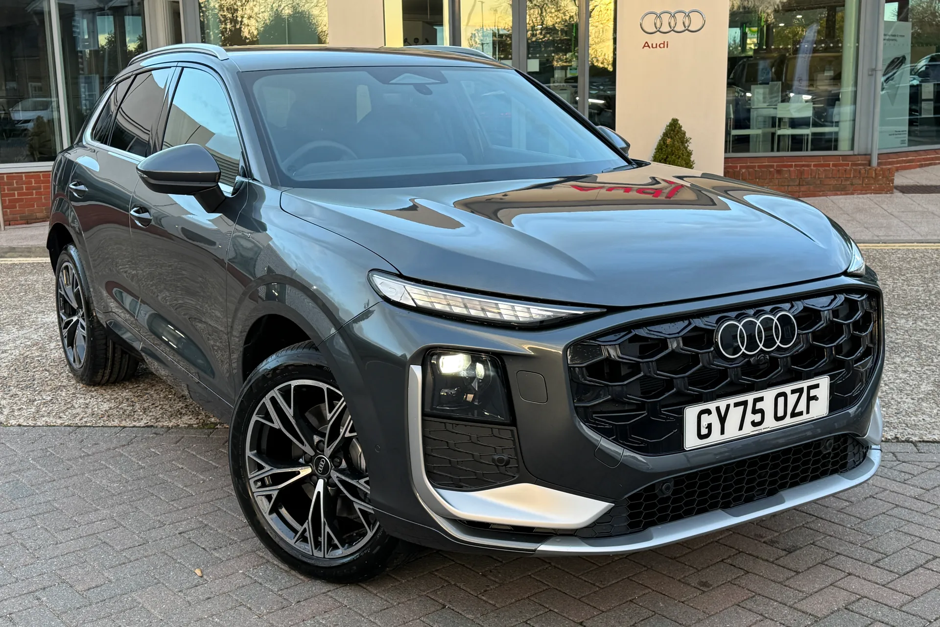 Audi Q3 thumbnail image number 19