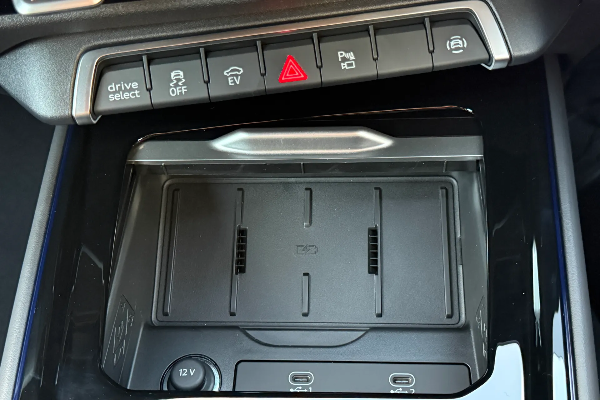 Audi Q3 thumbnail image number 10