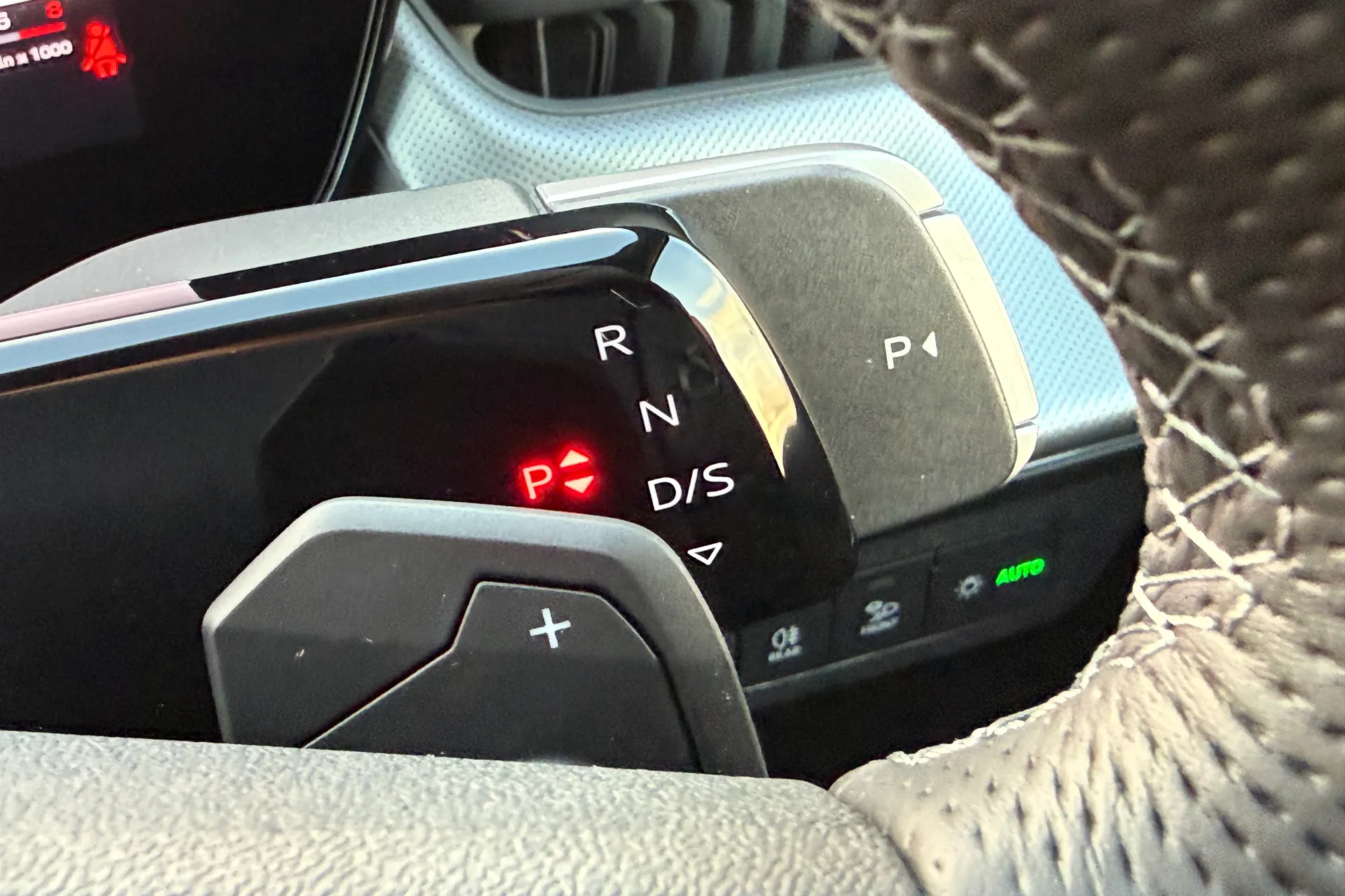 Audi Q3 thumbnail image number 12