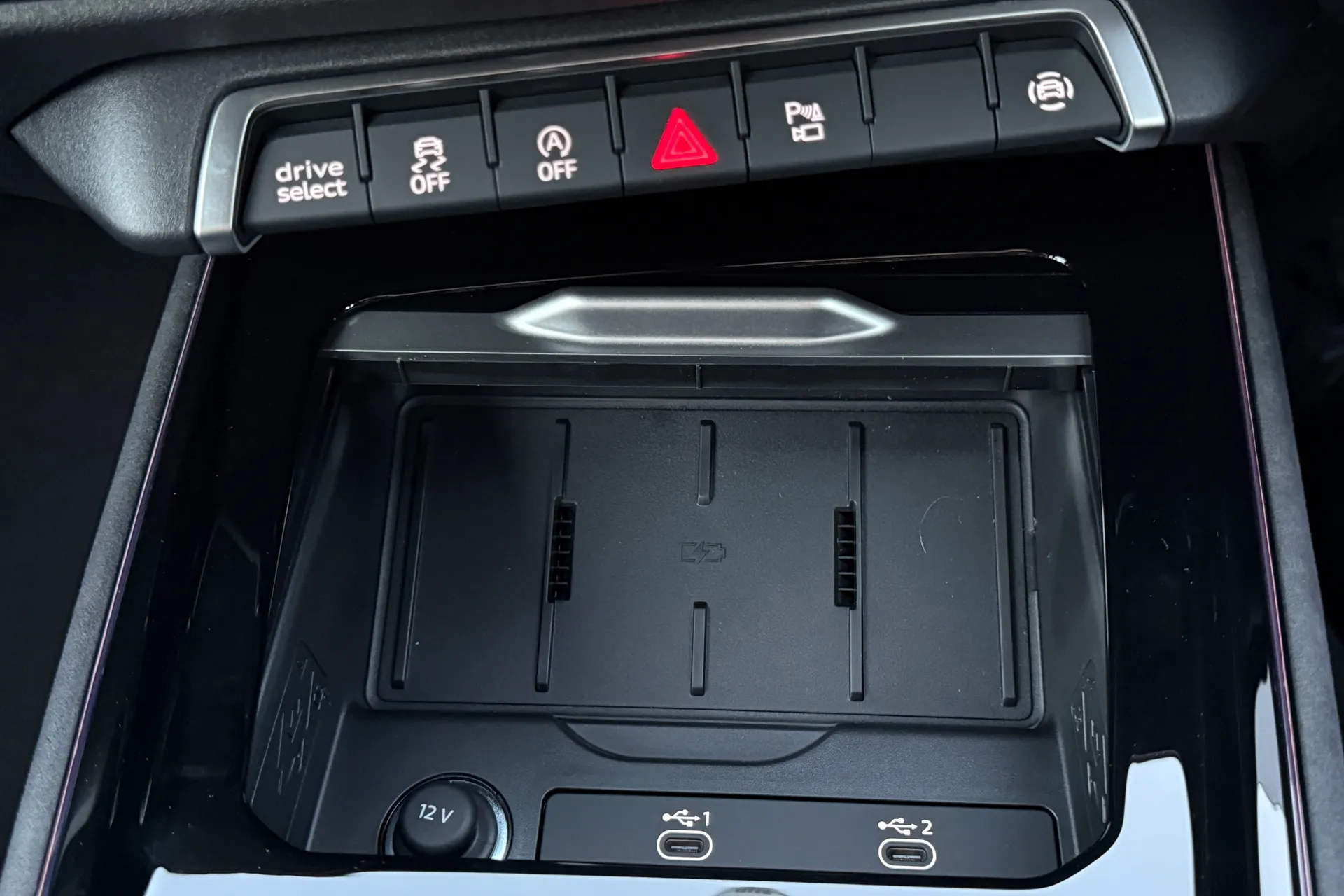 Audi Q3 thumbnail image number 12