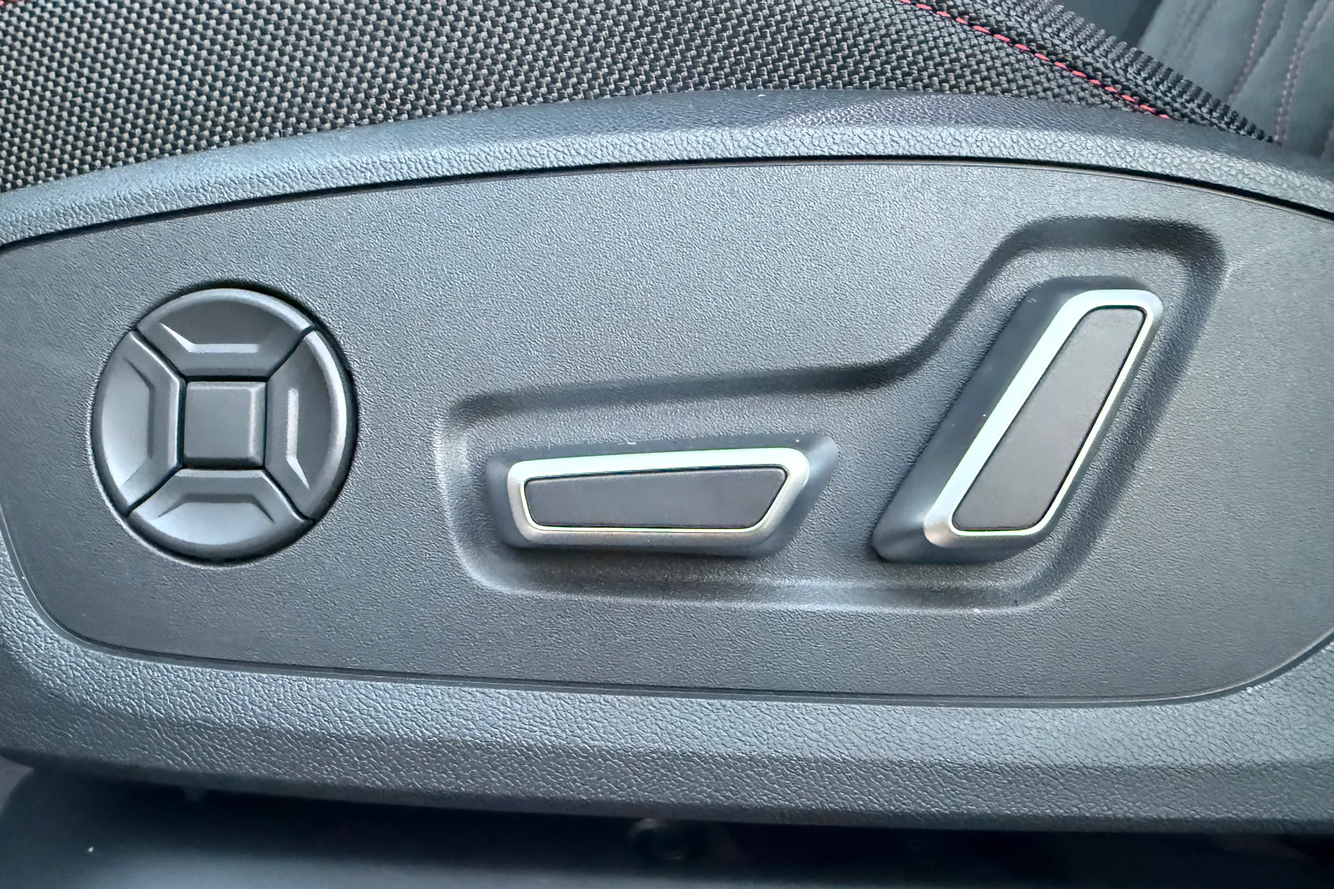 Audi Q3 thumbnail image number 16