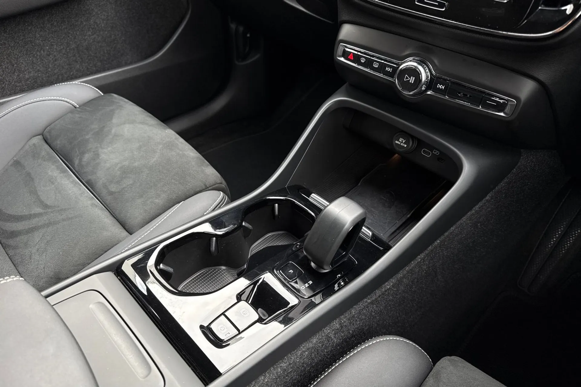 Volvo XC40 thumbnail image number 43