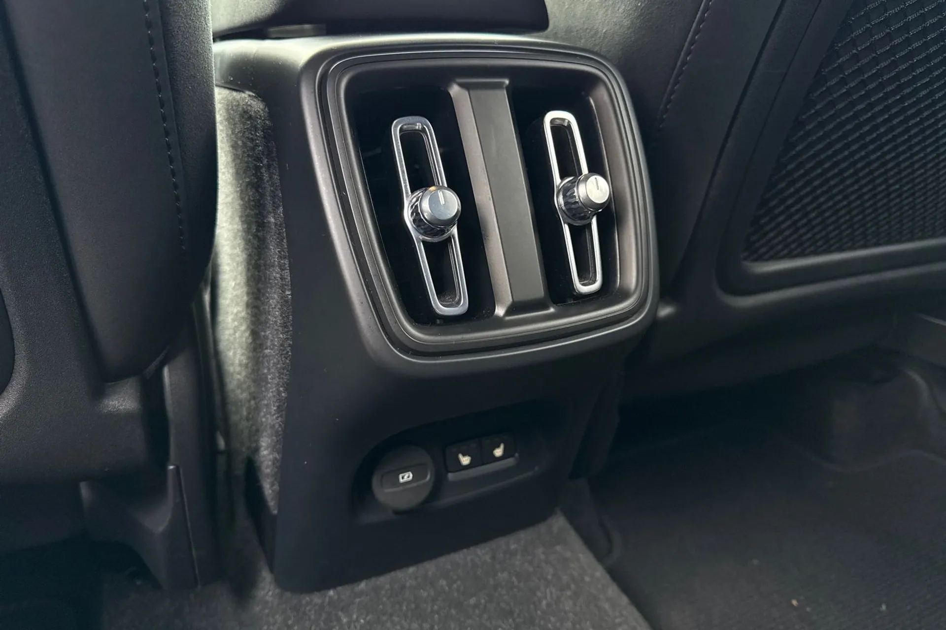 Volvo XC40 thumbnail image number 31