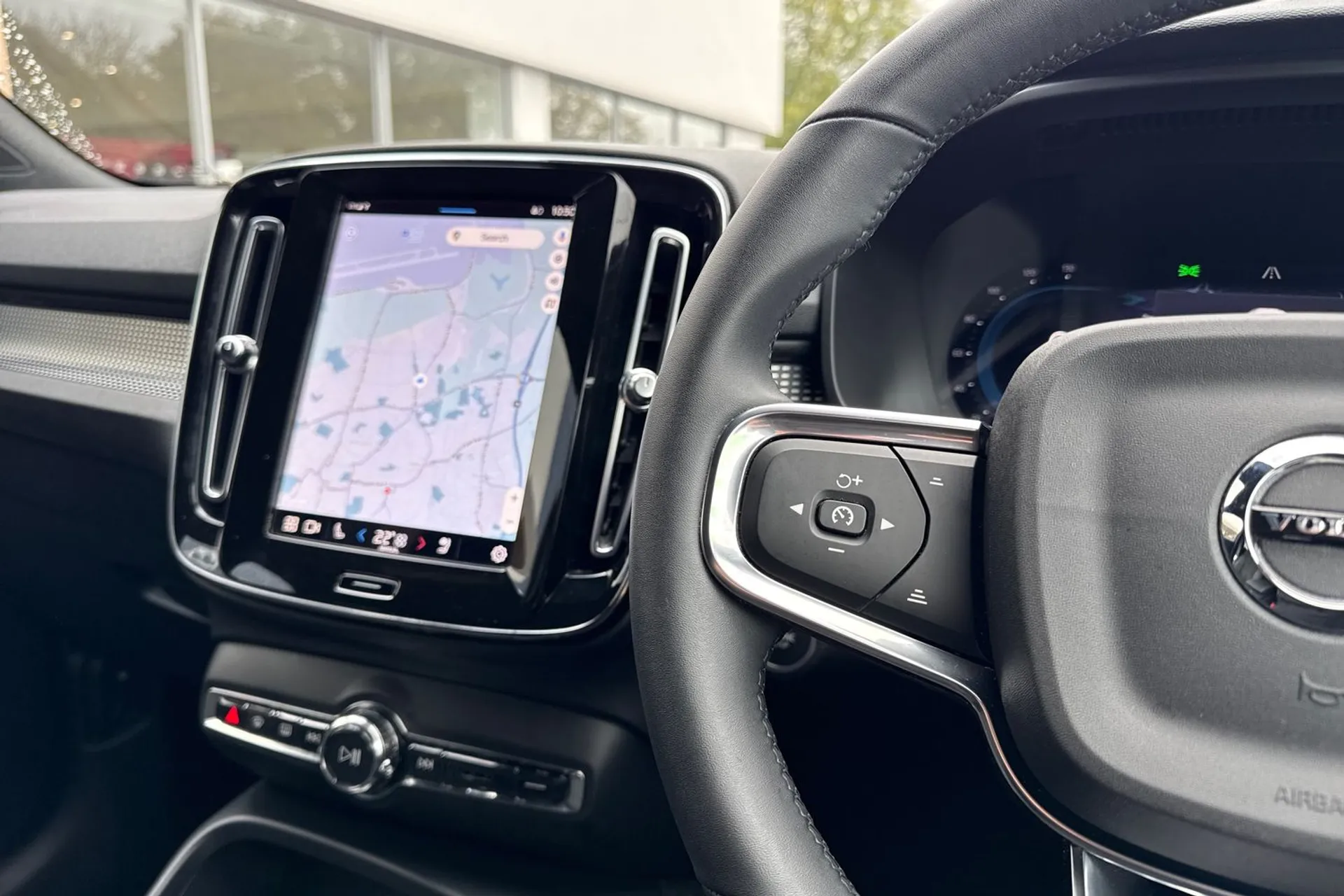 Volvo XC40 thumbnail image number 36