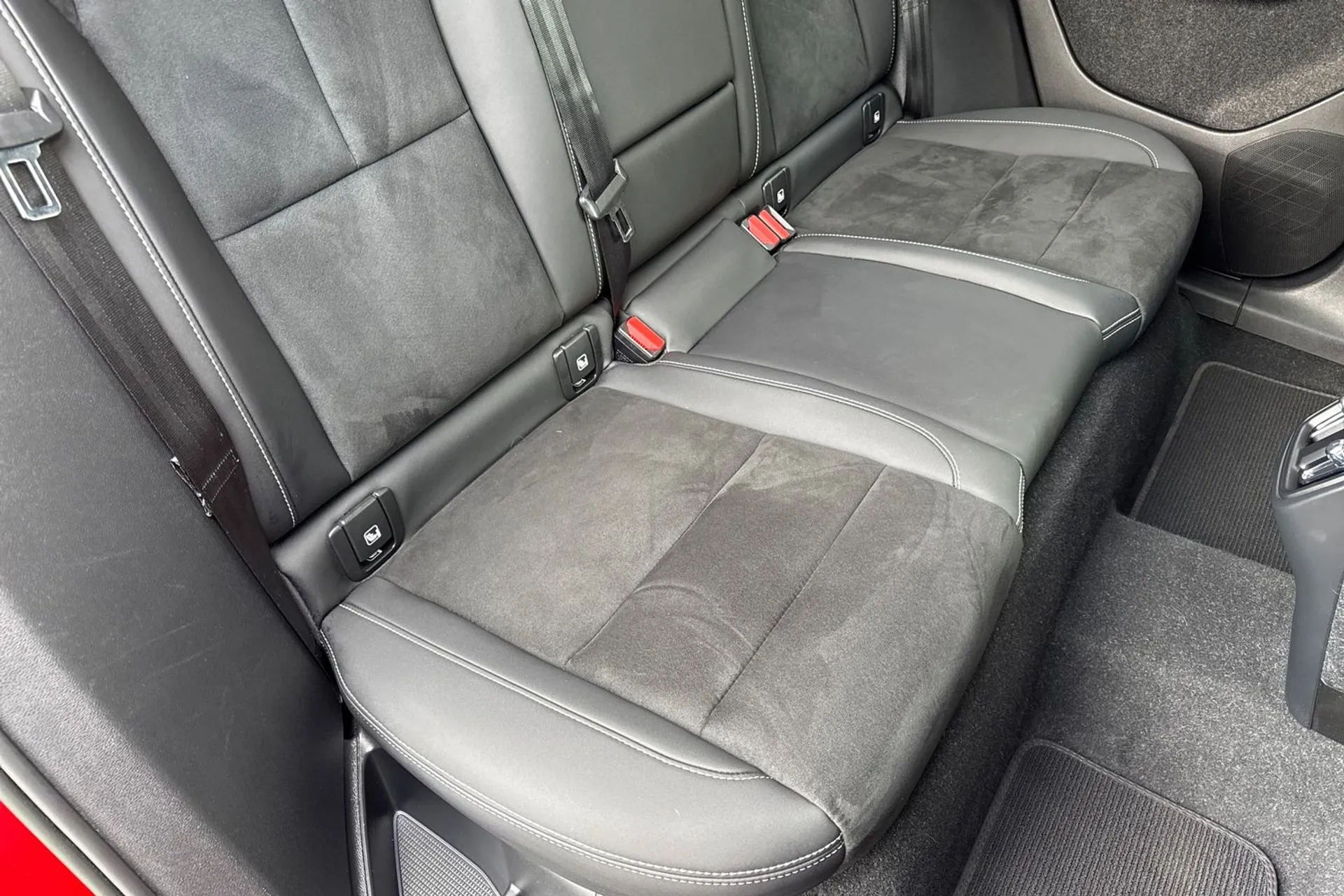 Volvo XC40 thumbnail image number 24