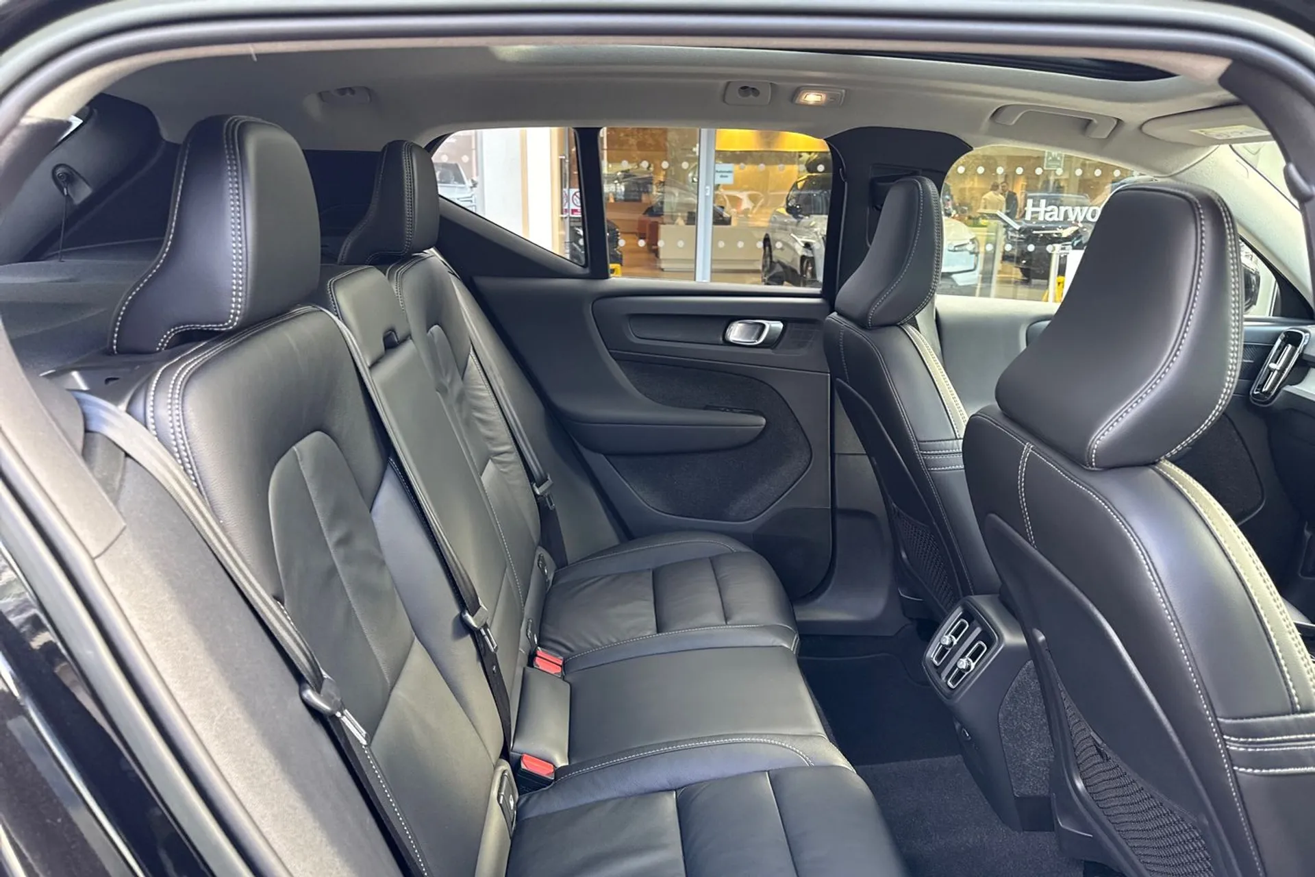 Volvo XC40 thumbnail image number 23