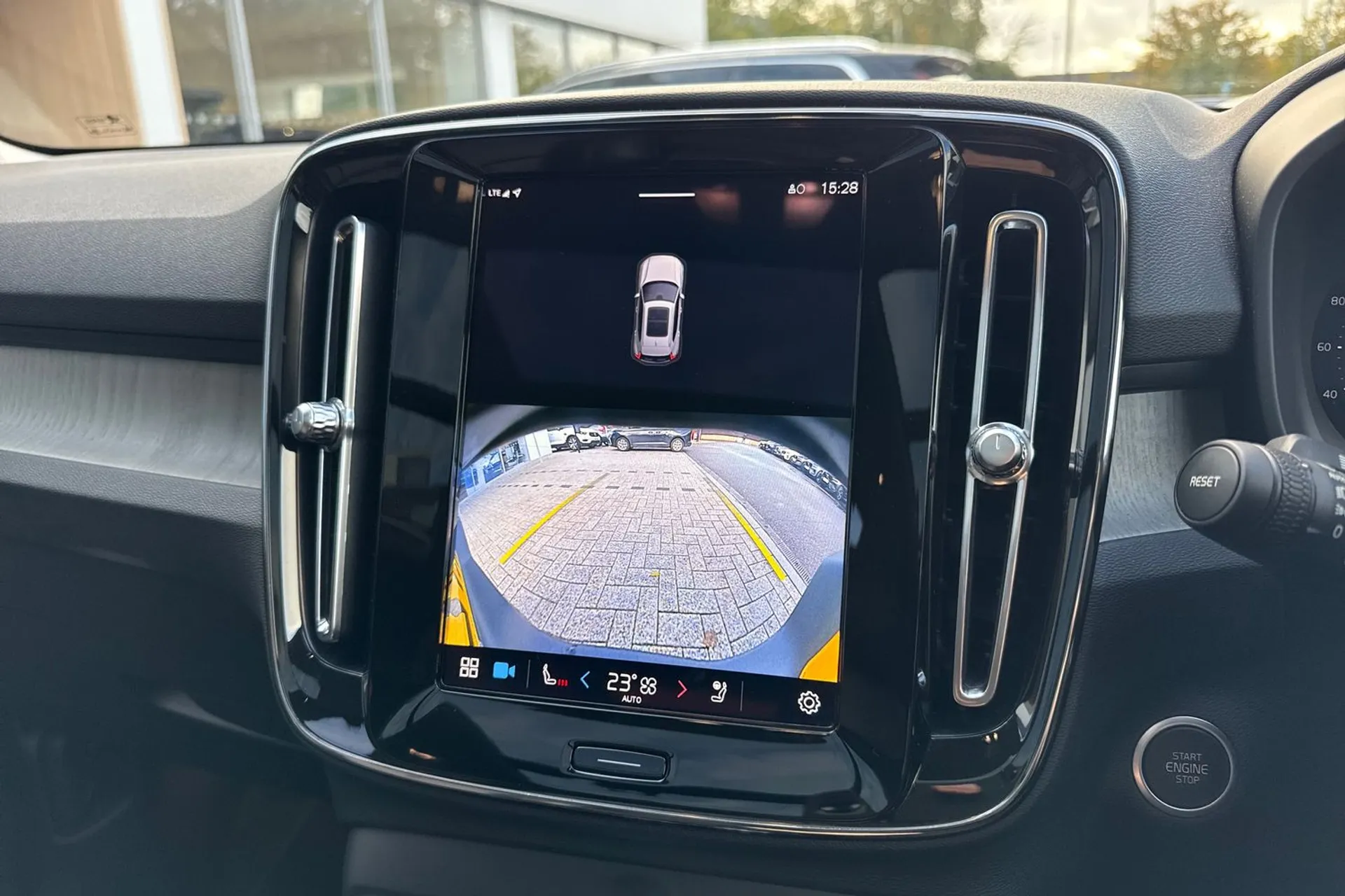 Volvo XC40 thumbnail image number 38