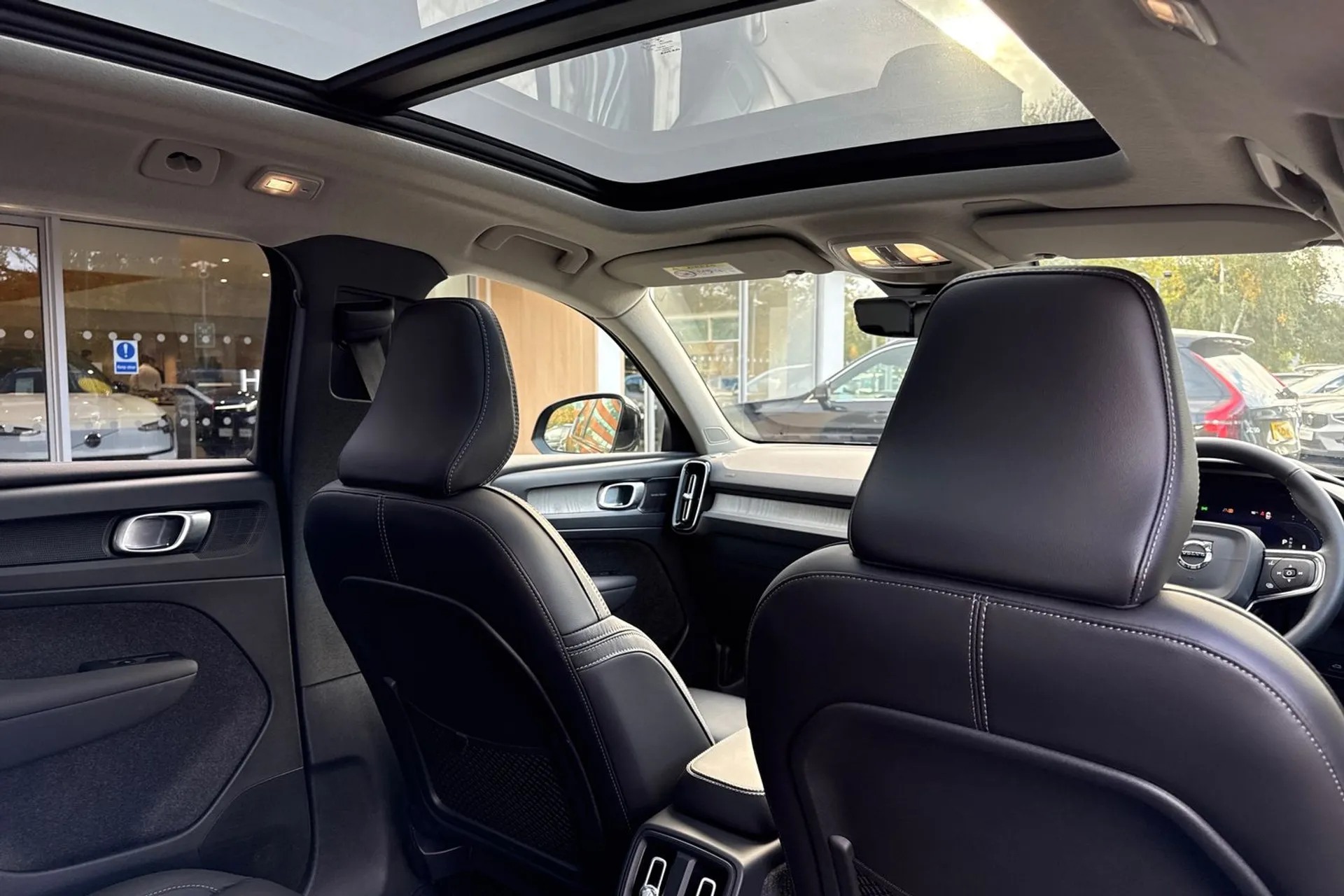 Volvo XC40 thumbnail image number 24