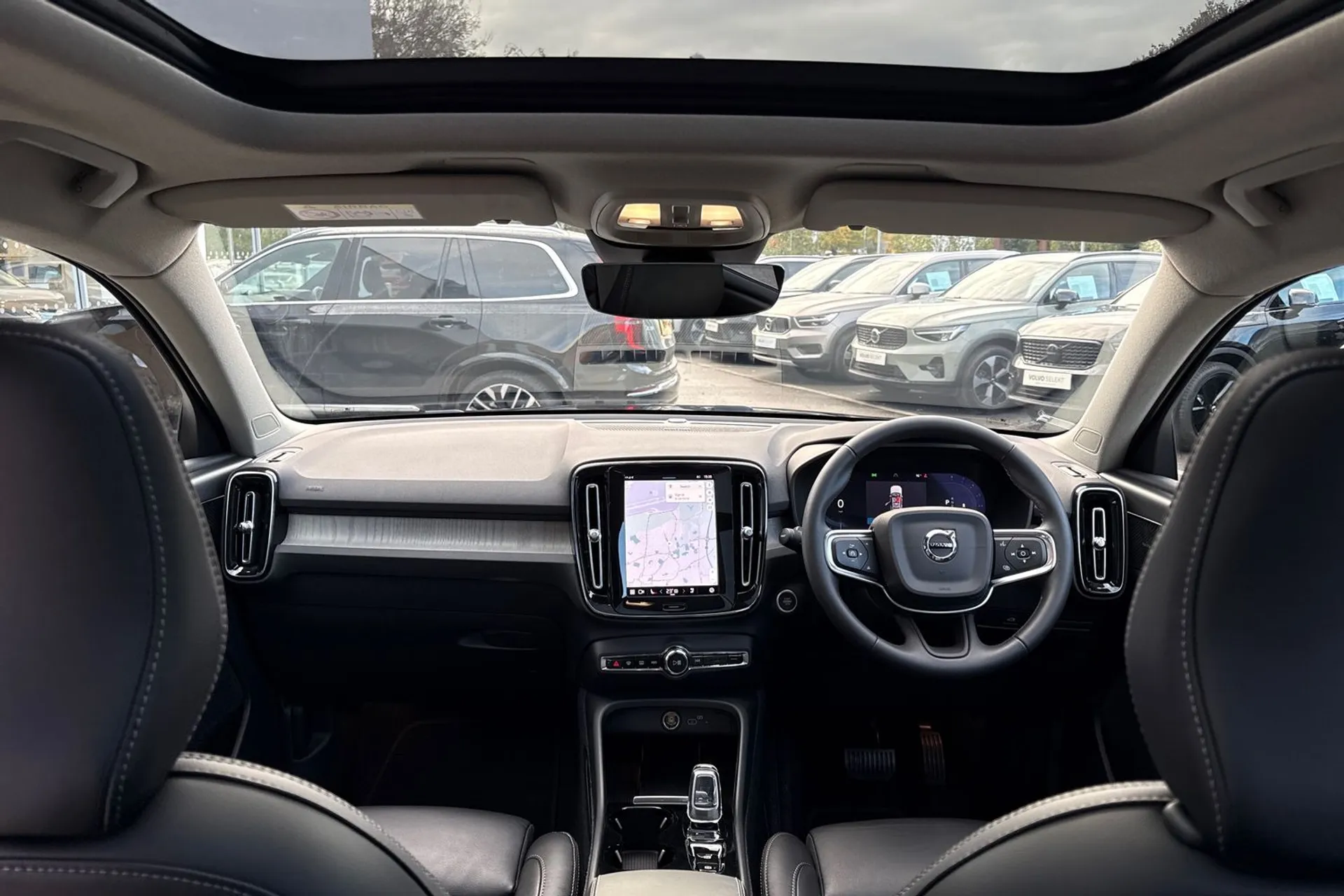 Volvo XC40 thumbnail image number 3