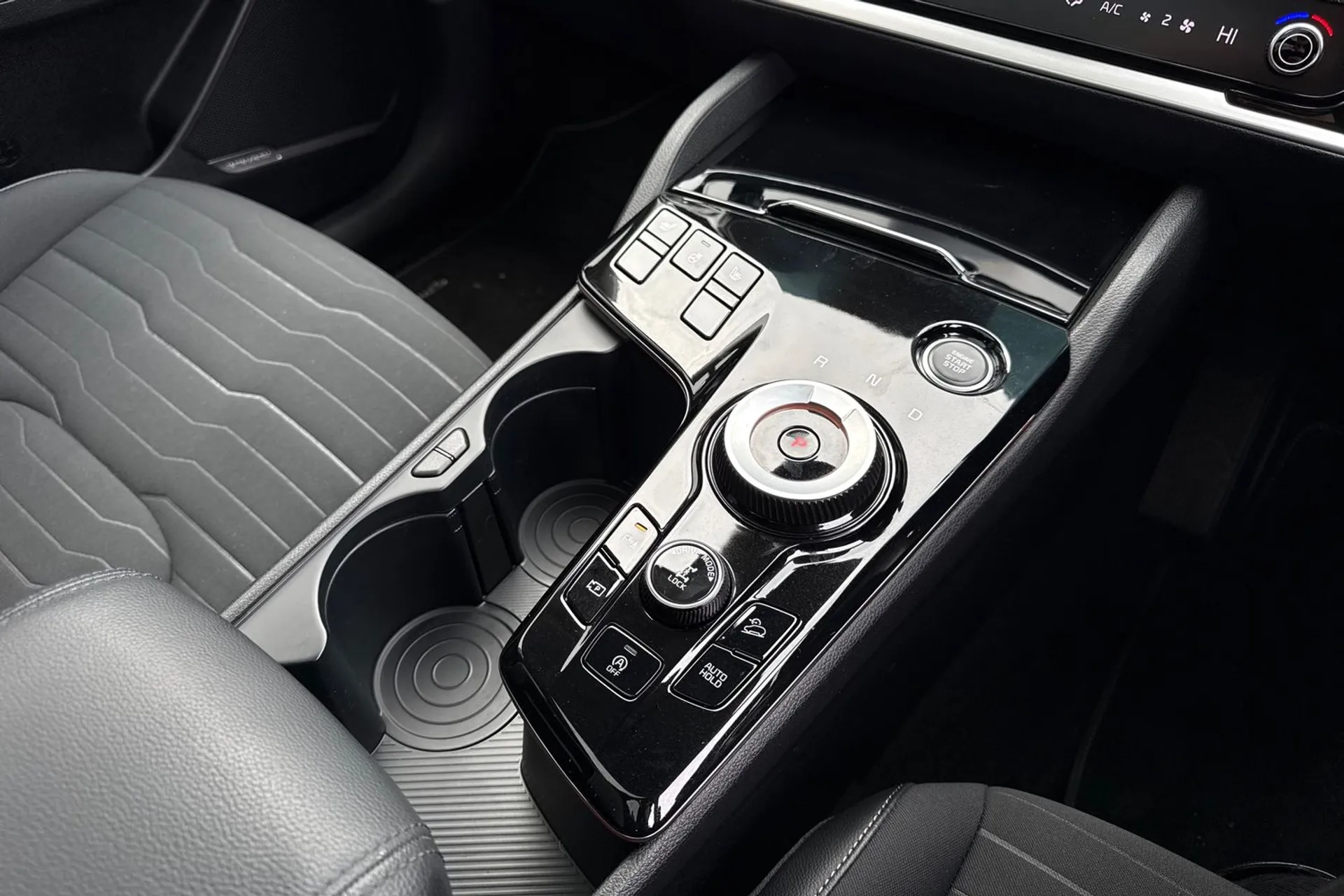 KIA SPORTAGE thumbnail image number 41