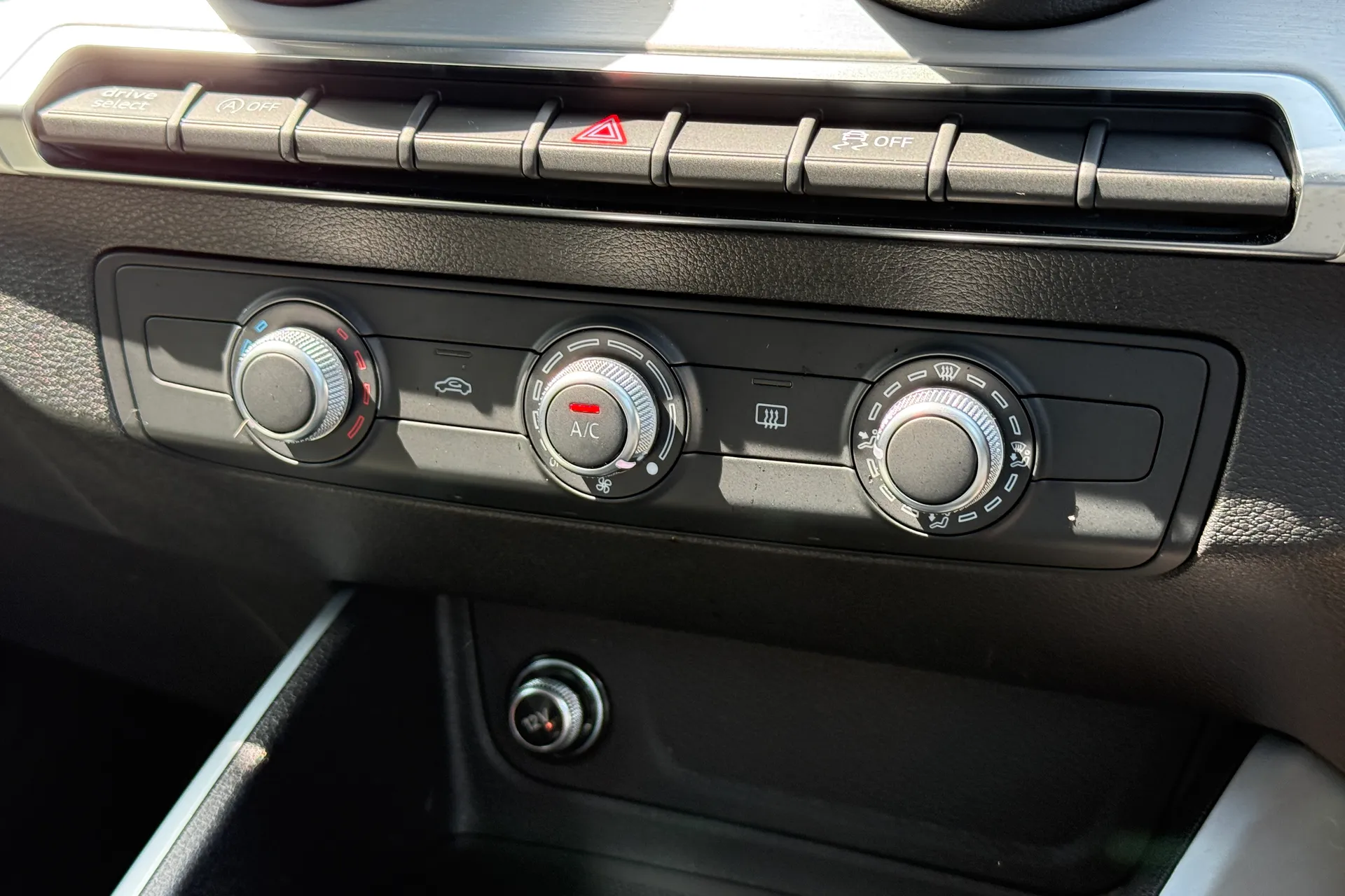 Audi Q2 thumbnail image number 15
