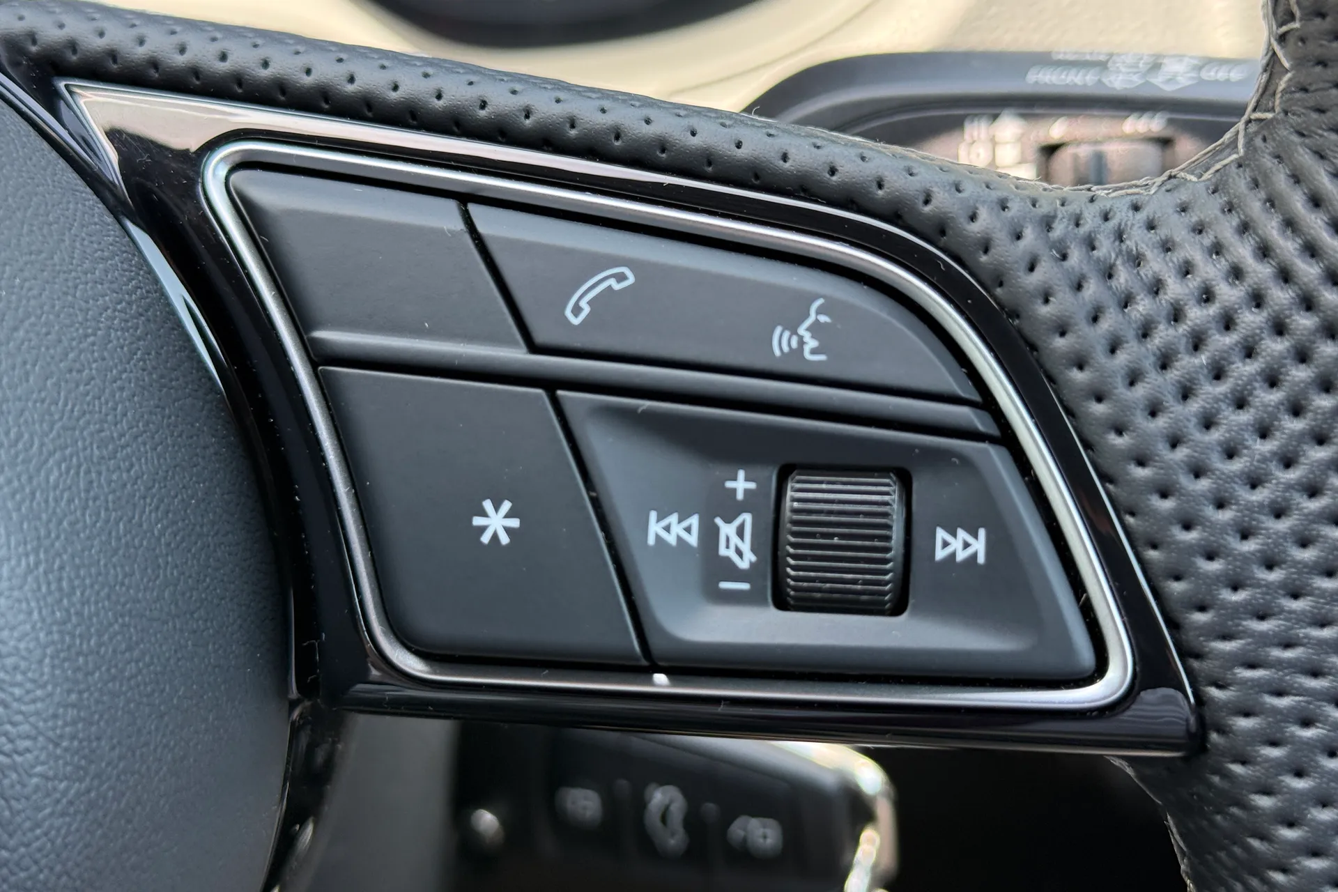 Audi Q2 thumbnail image number 21