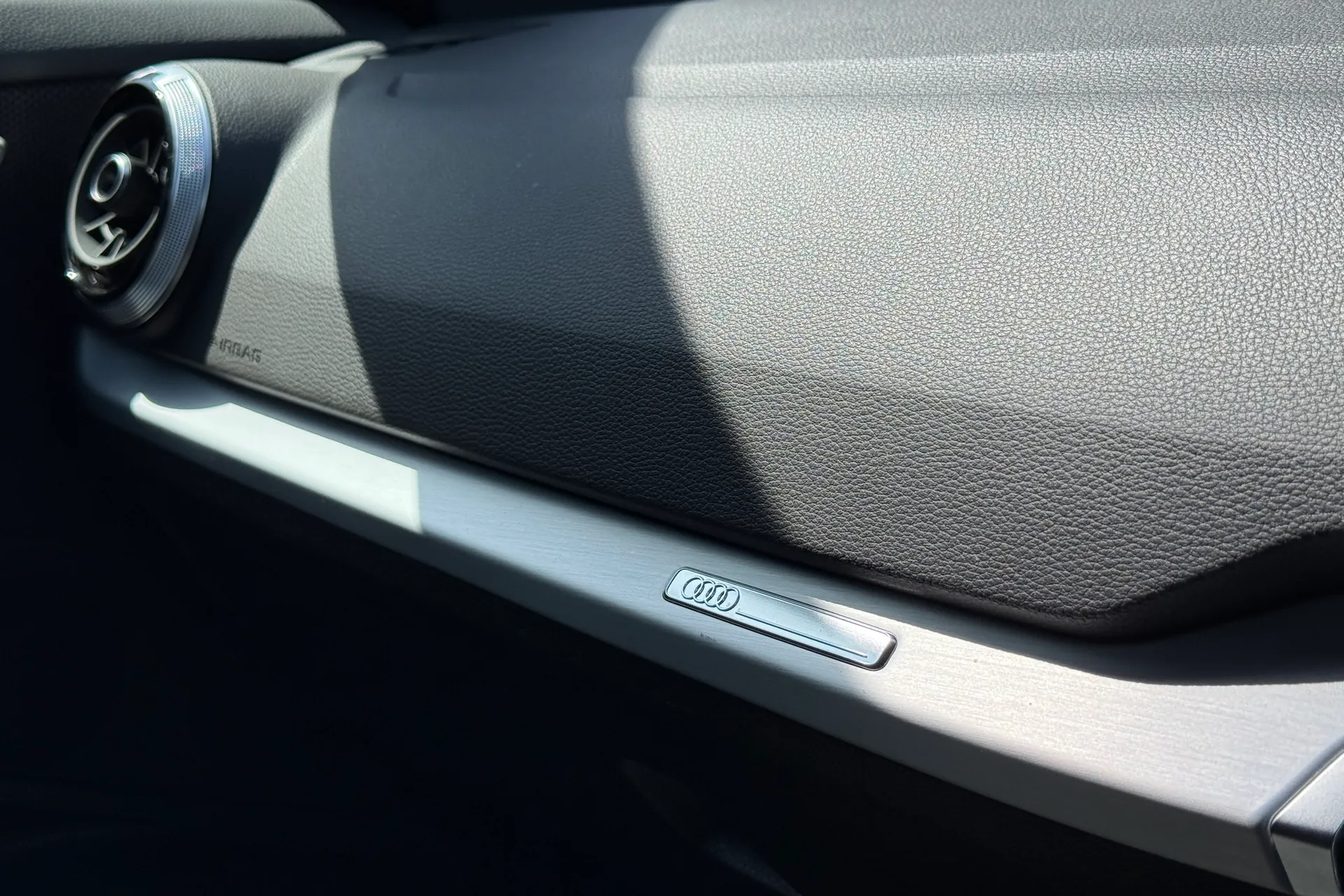 Audi Q2 thumbnail image number 22