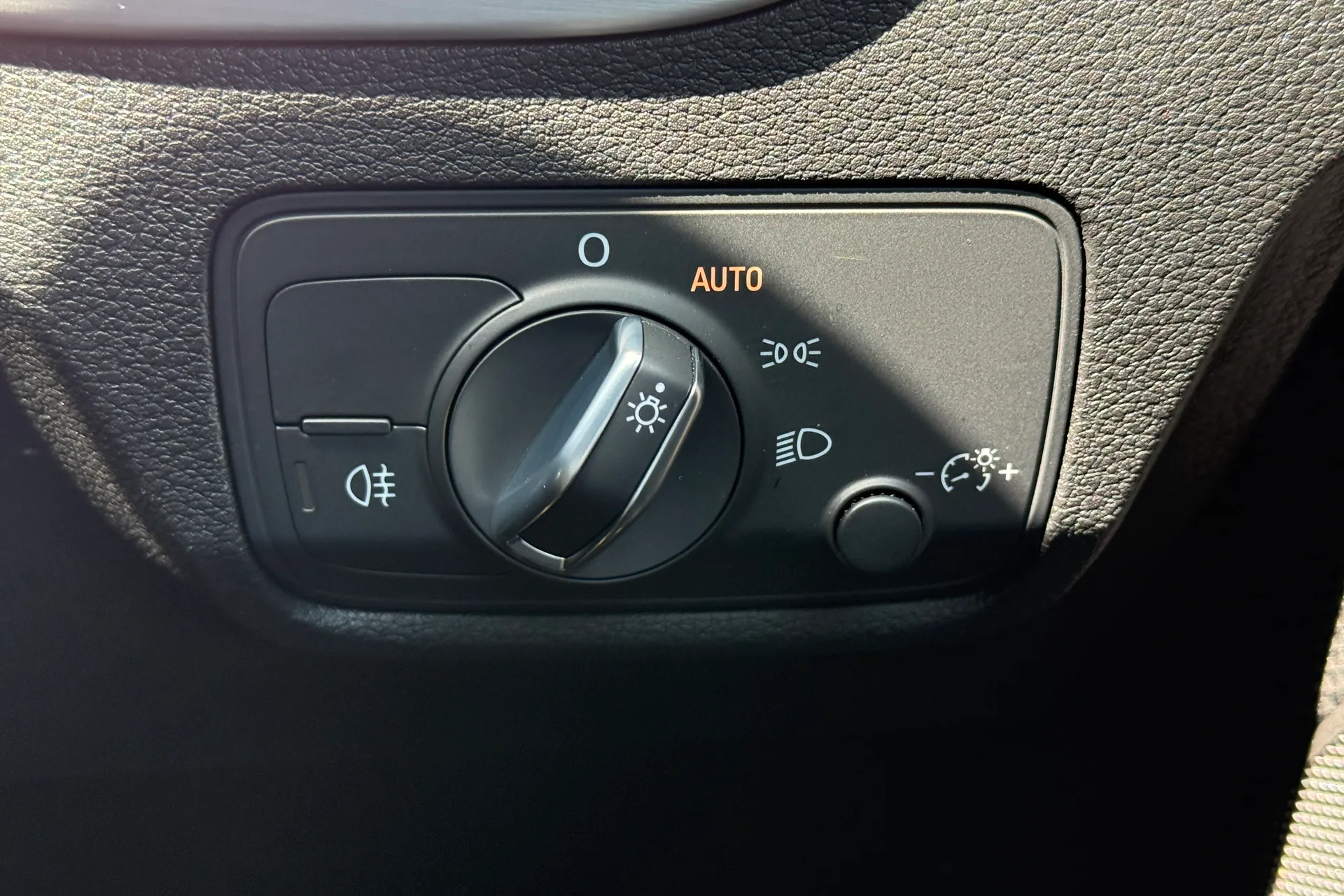 Audi Q2 thumbnail image number 19