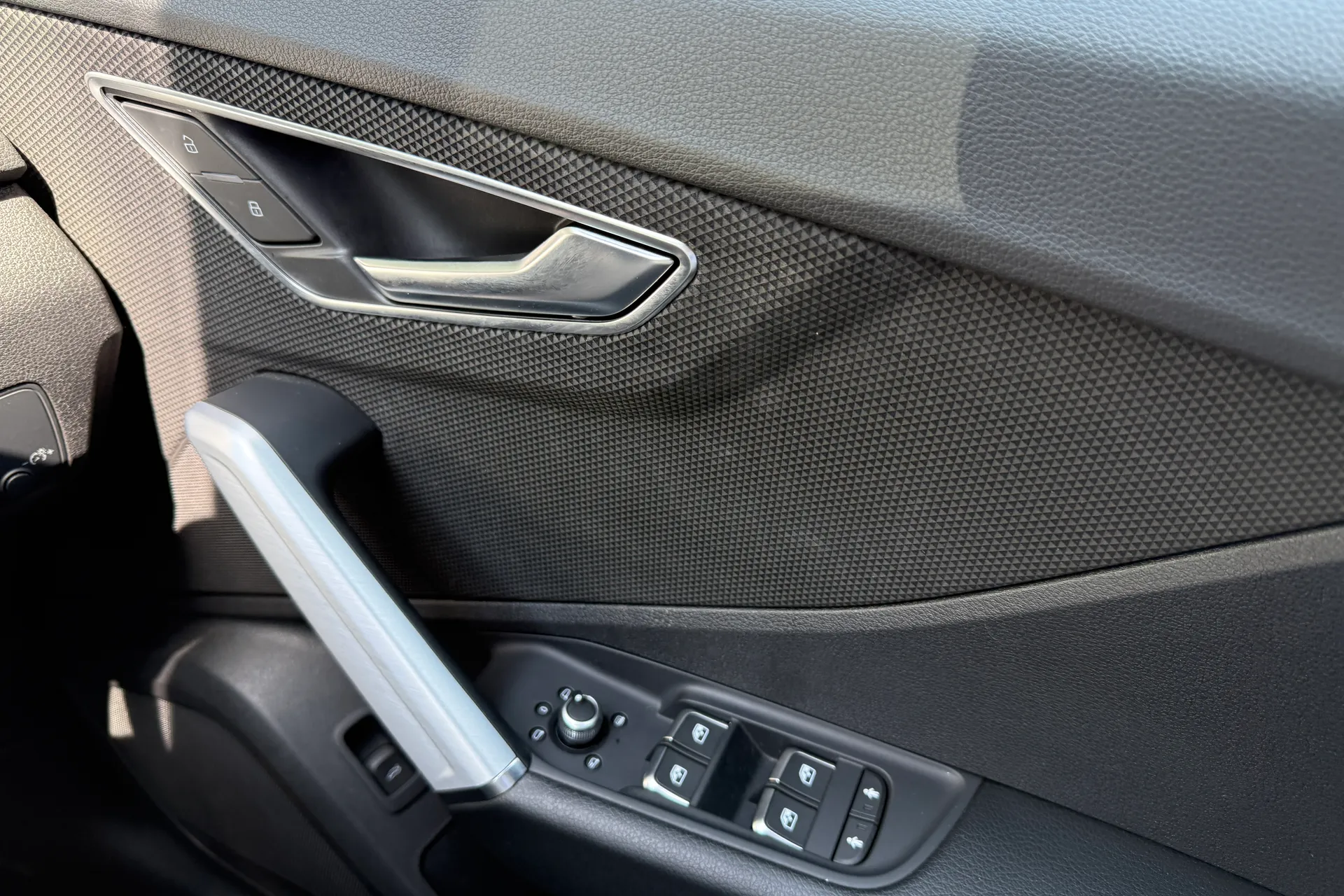 Audi Q2 thumbnail image number 27