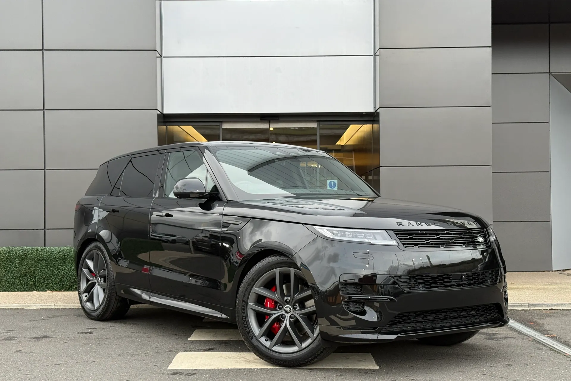 LAND ROVER RANGE ROVER SPORT focused image