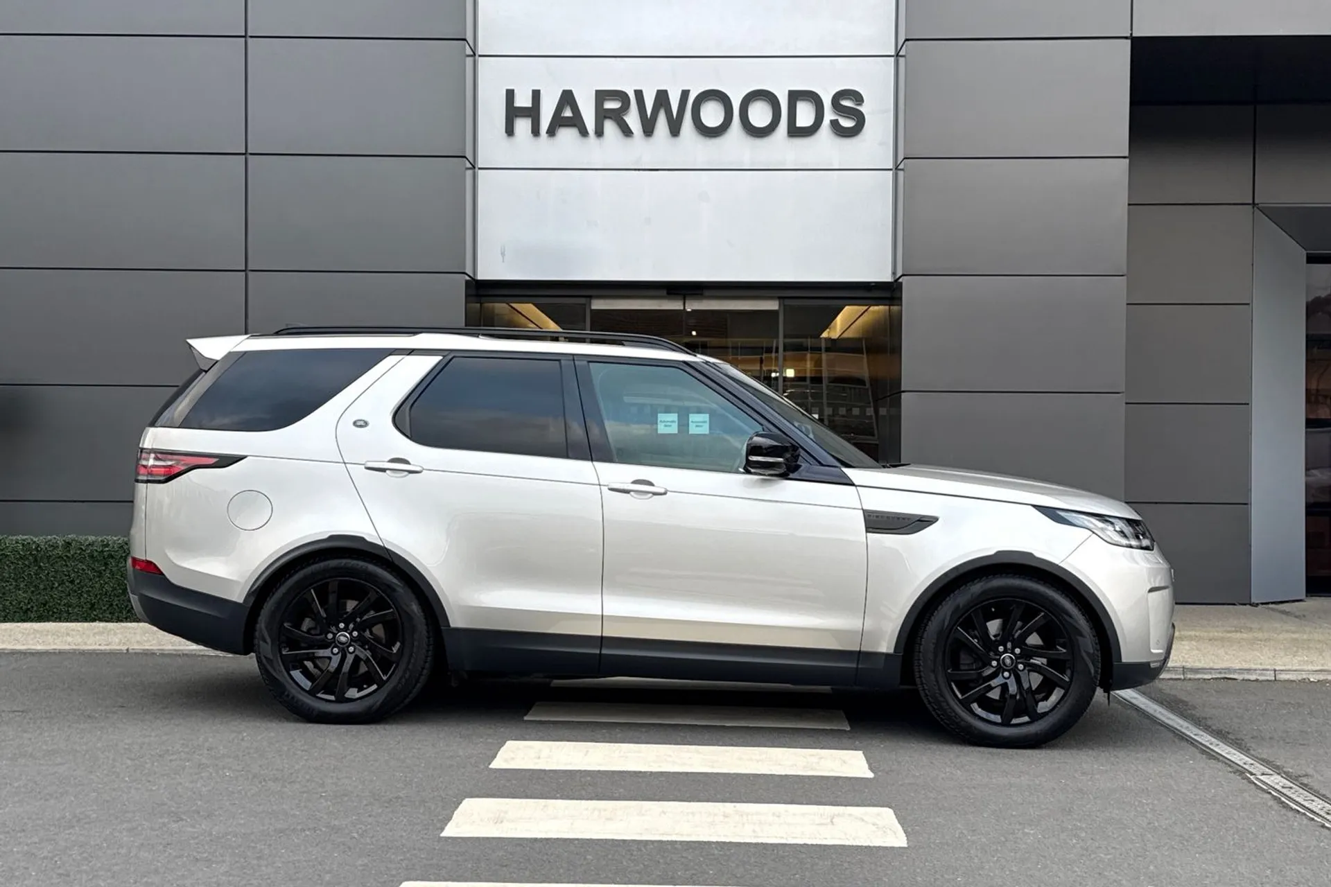 LAND ROVER DISCOVERY thumbnail image number 2