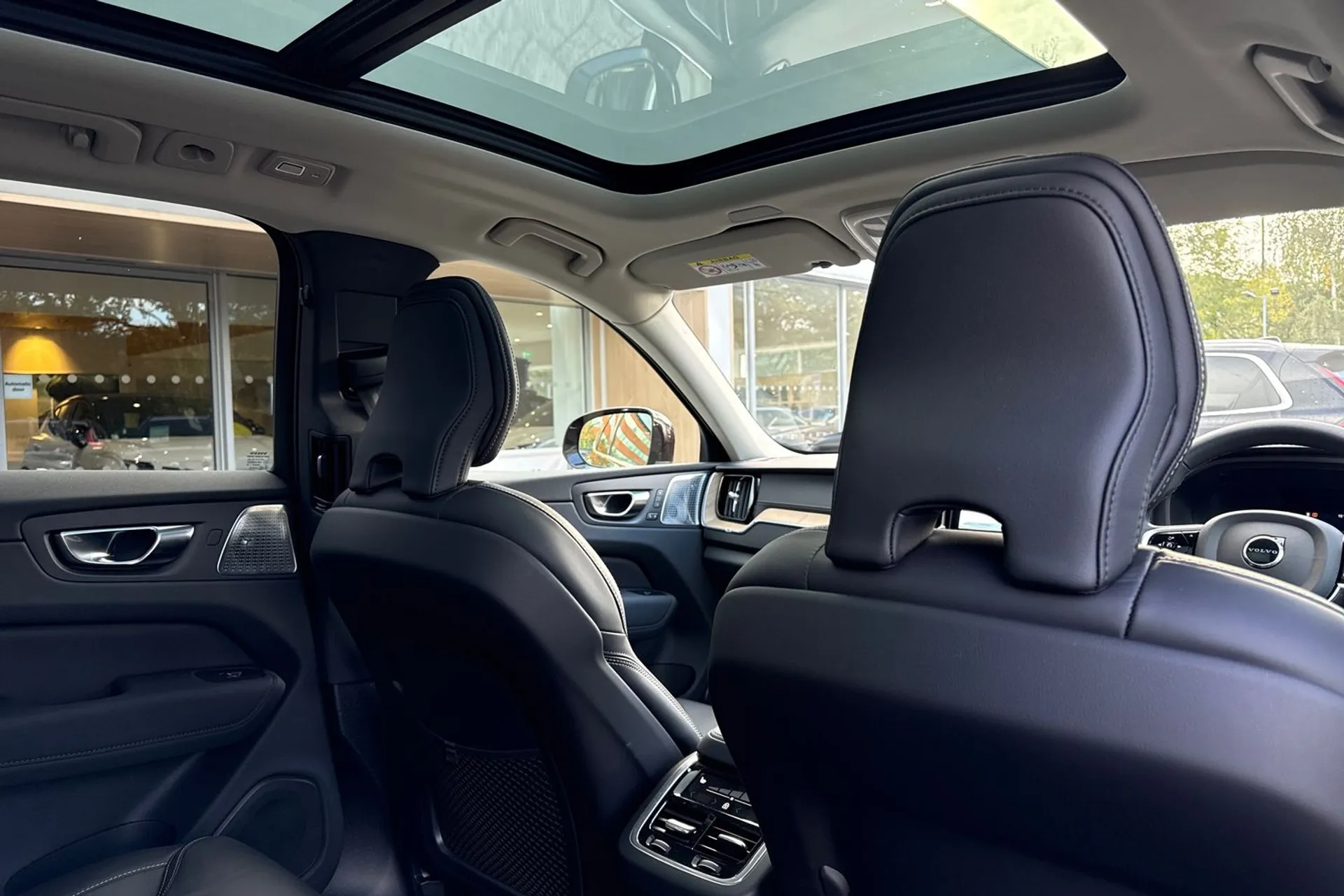 Volvo XC60 thumbnail image number 23