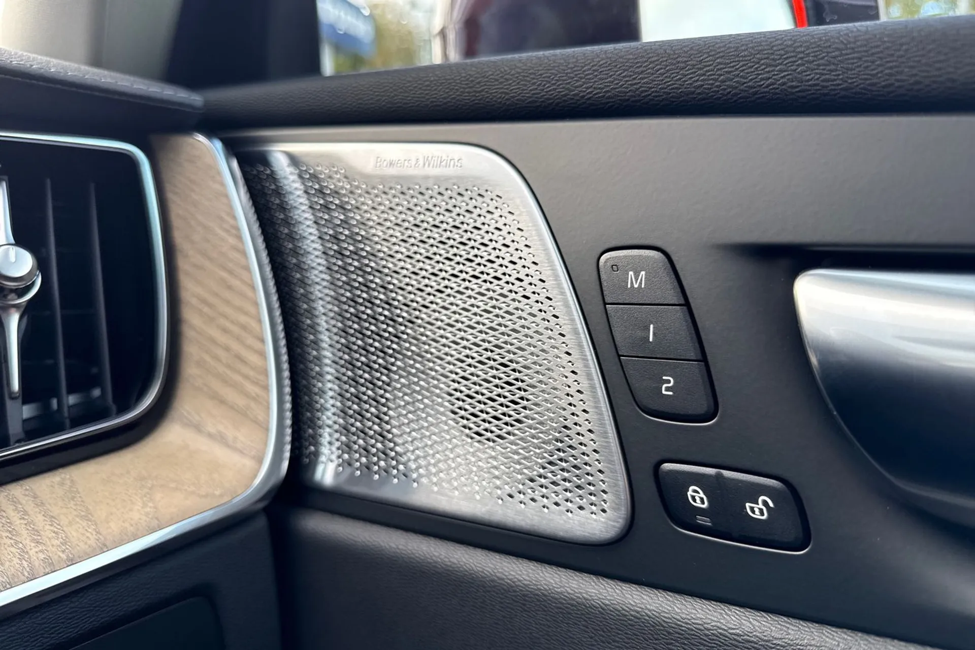 Volvo XC60 thumbnail image number 43