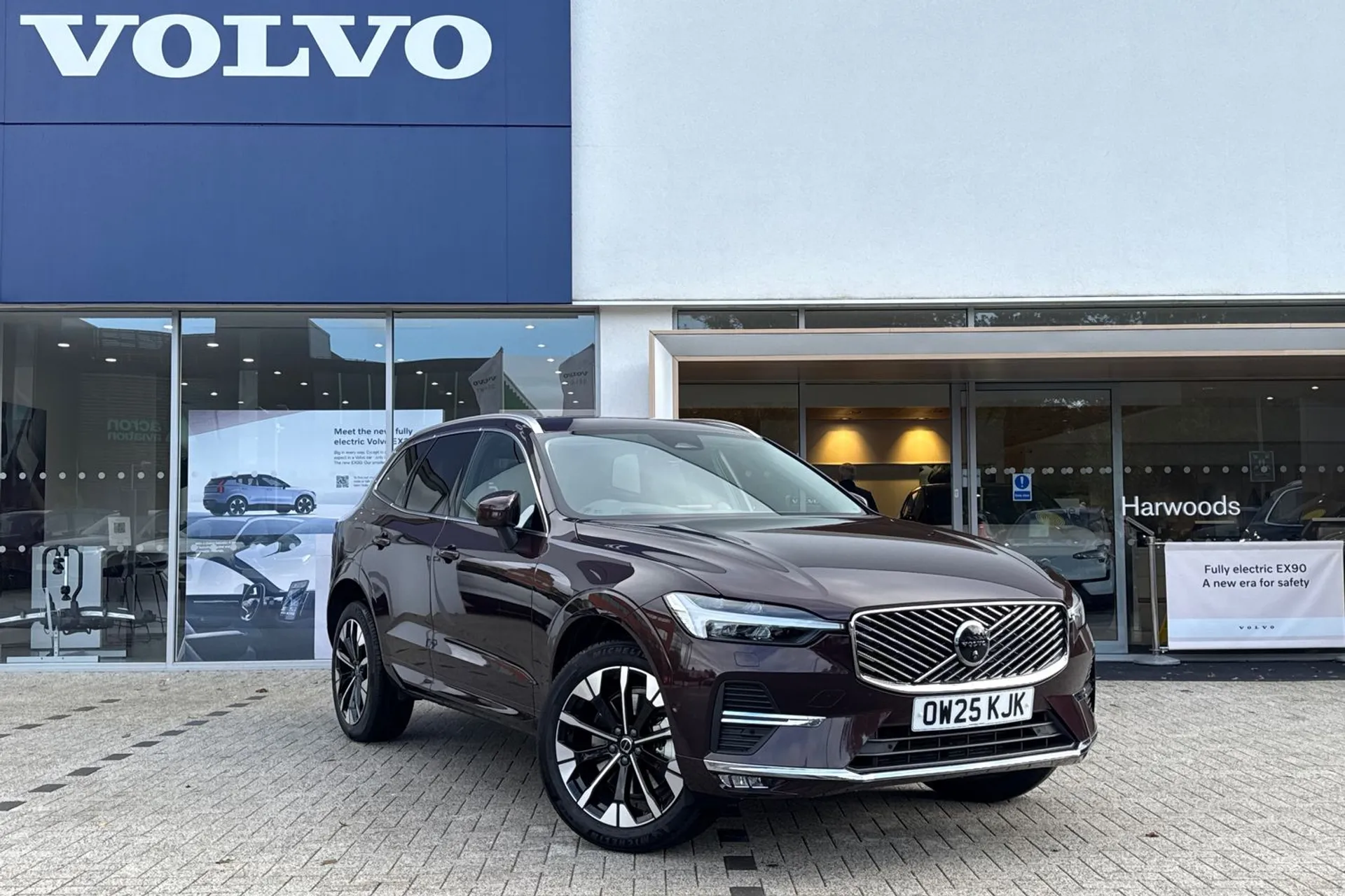 Volvo XC60 focused image