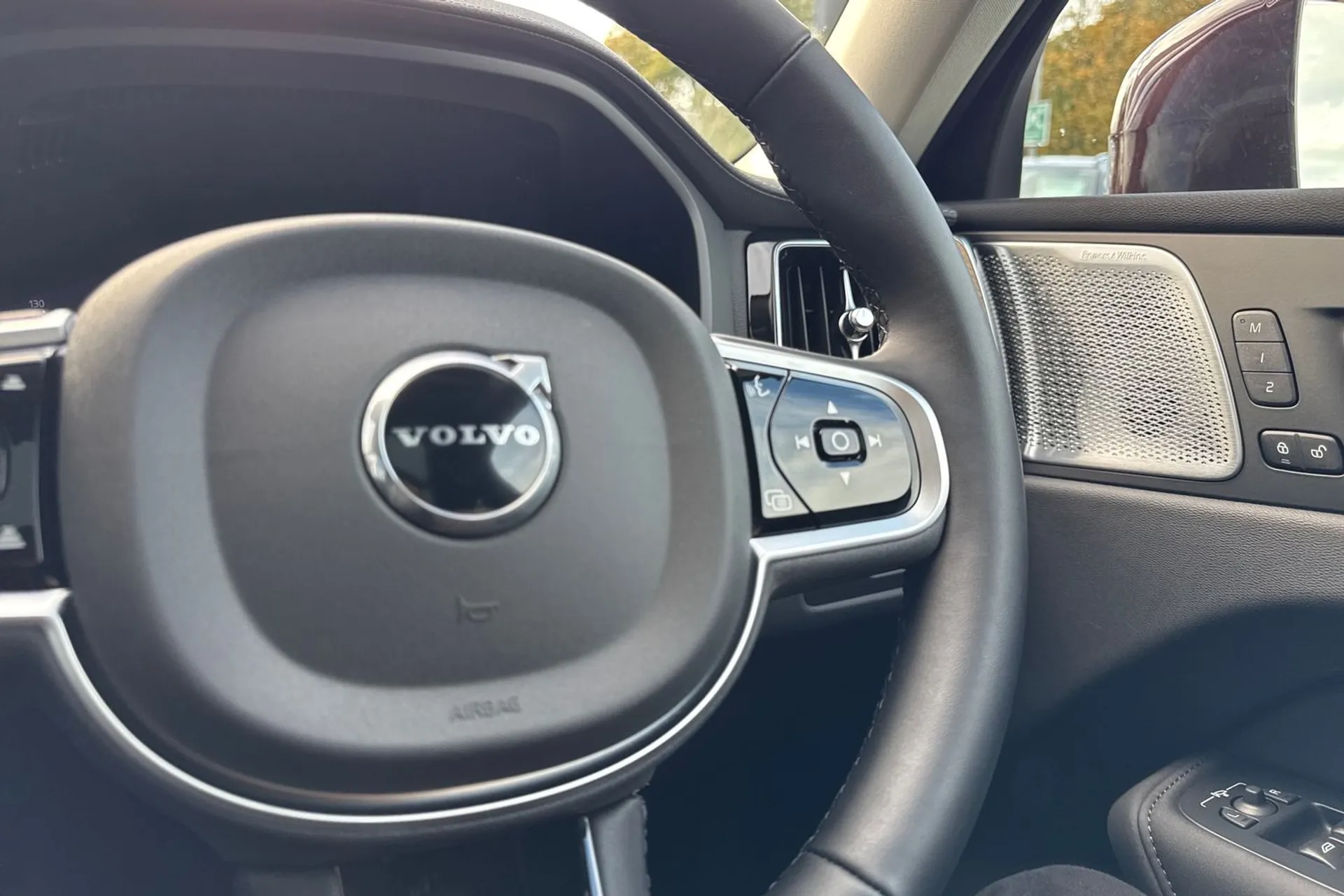 Volvo XC60 thumbnail image number 36