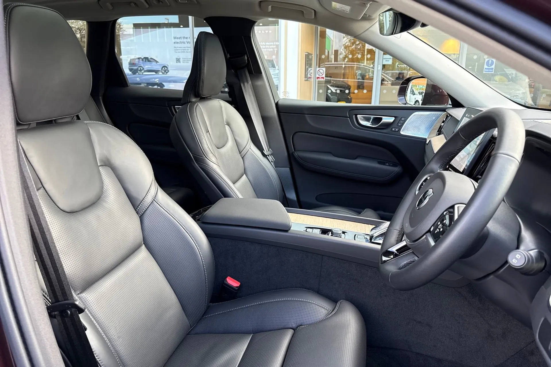 Volvo XC60 thumbnail image number 25