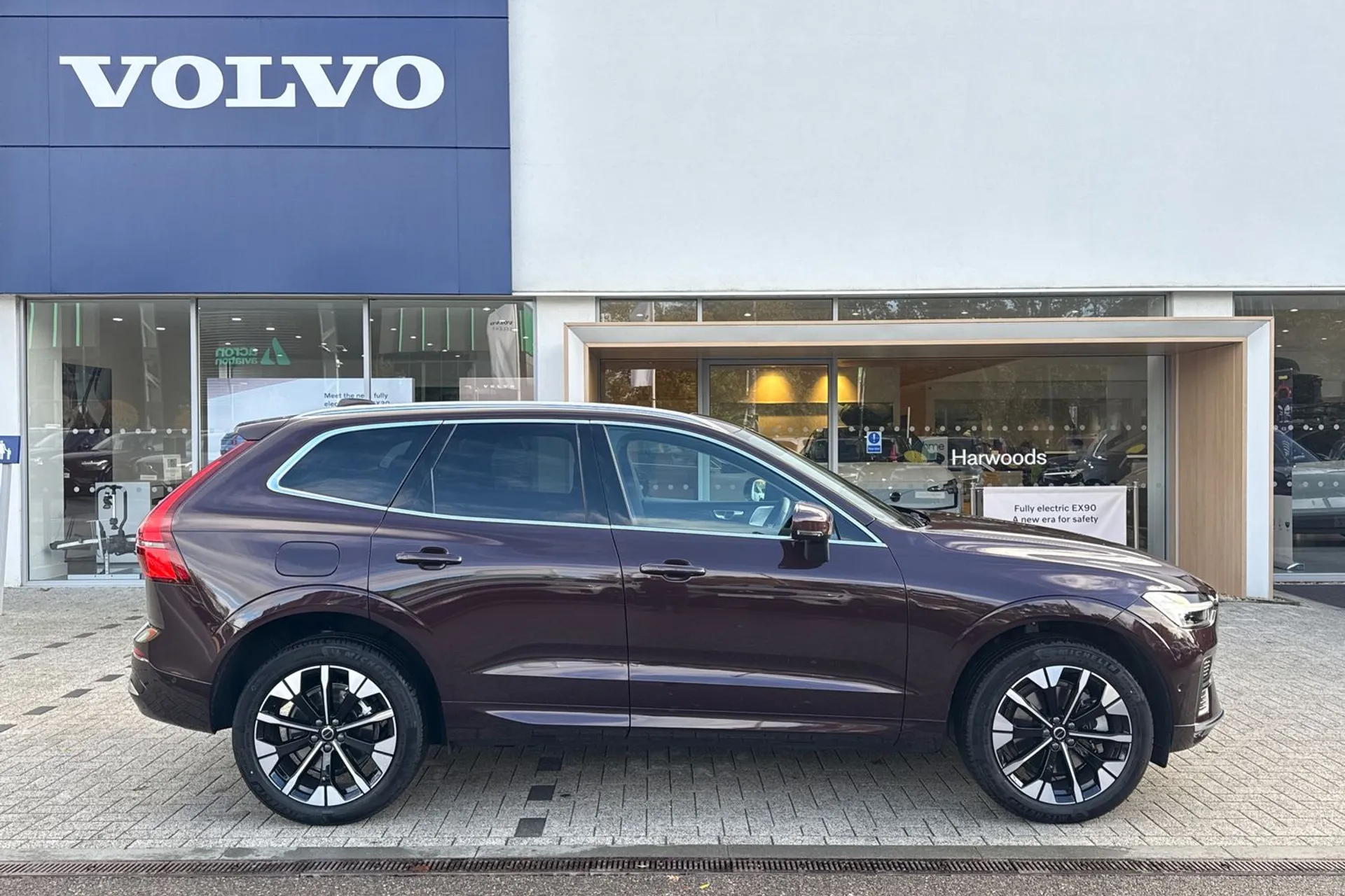 Volvo XC60 thumbnail image number 2