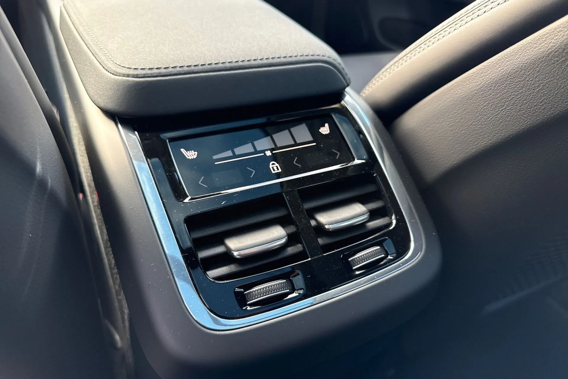 Volvo XC60 thumbnail image number 46