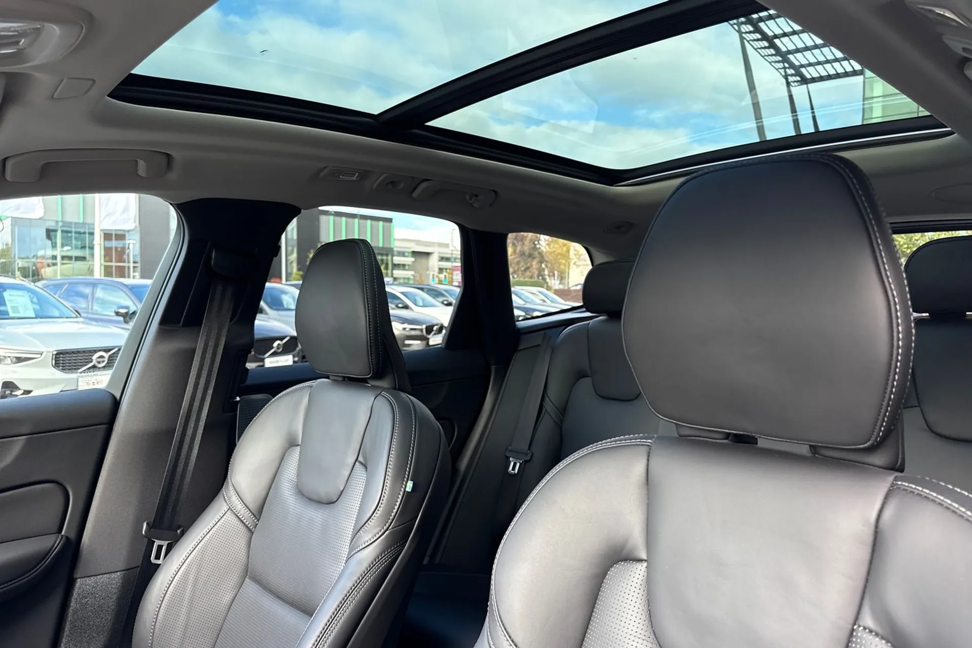 Volvo XC60 thumbnail image number 28