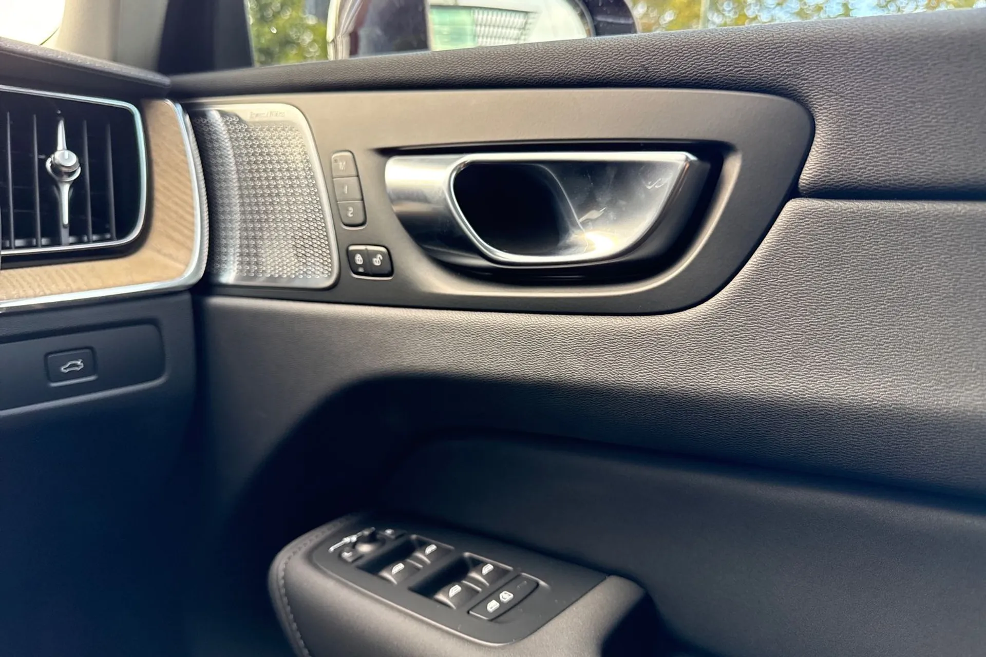 Volvo XC60 thumbnail image number 42