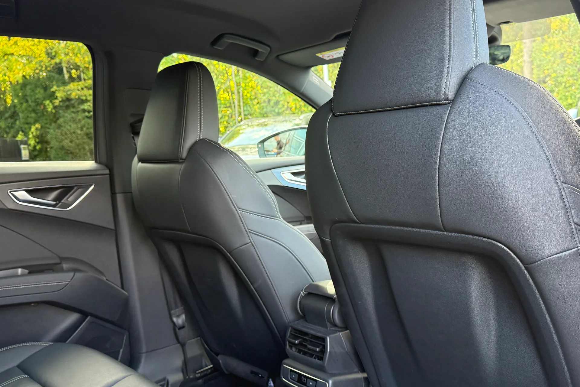 Audi Q4 thumbnail image number 11