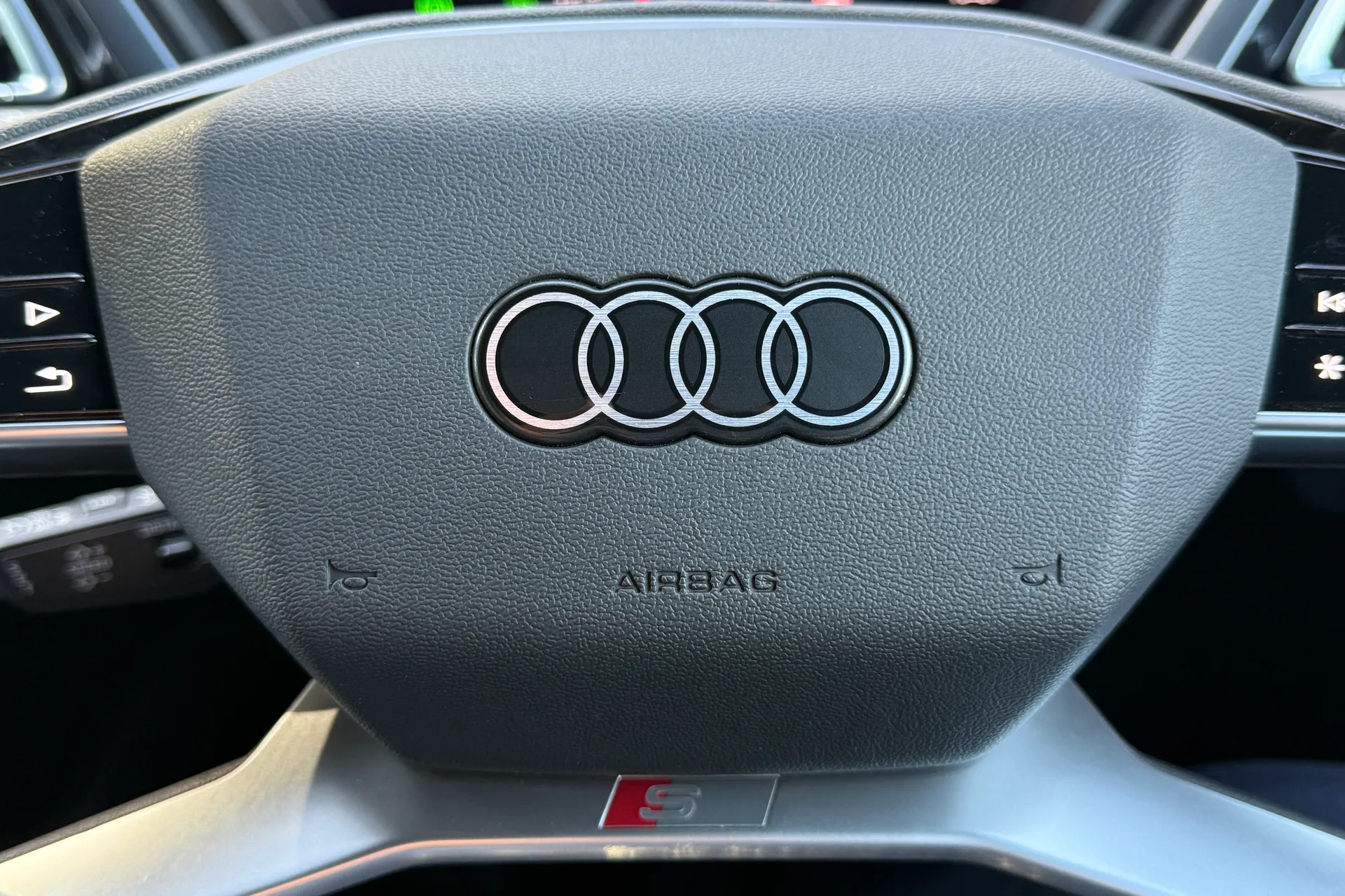 Audi Q4 thumbnail image number 63