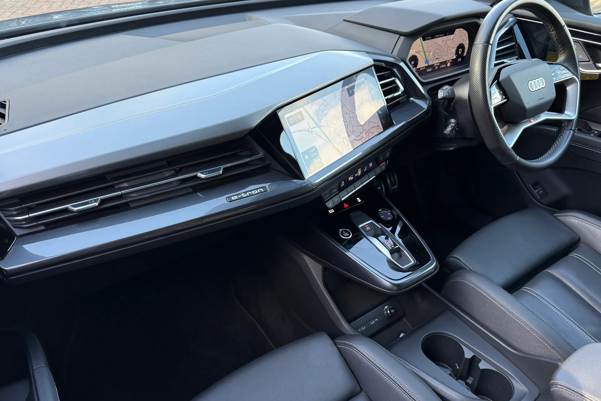 Audi Q4 thumbnail image number 16