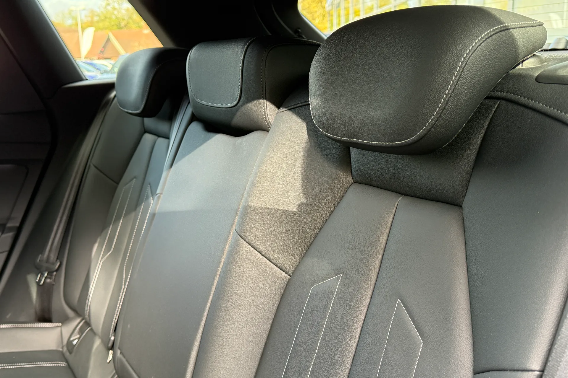 Audi Q4 thumbnail image number 36