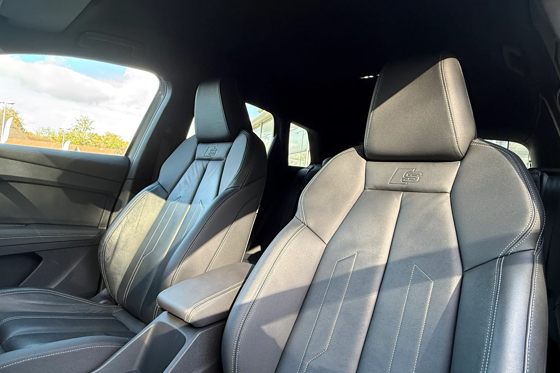 Audi Q4 thumbnail image number 18