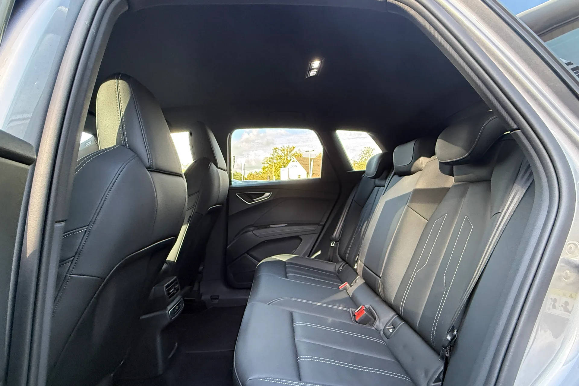 Audi Q4 thumbnail image number 19