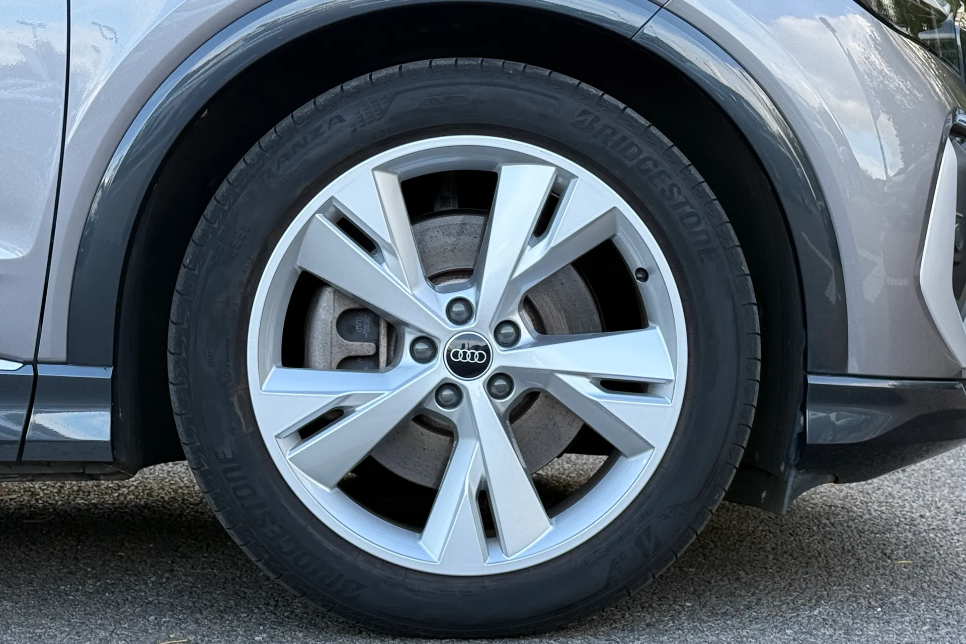 Audi Q4 thumbnail image number 30