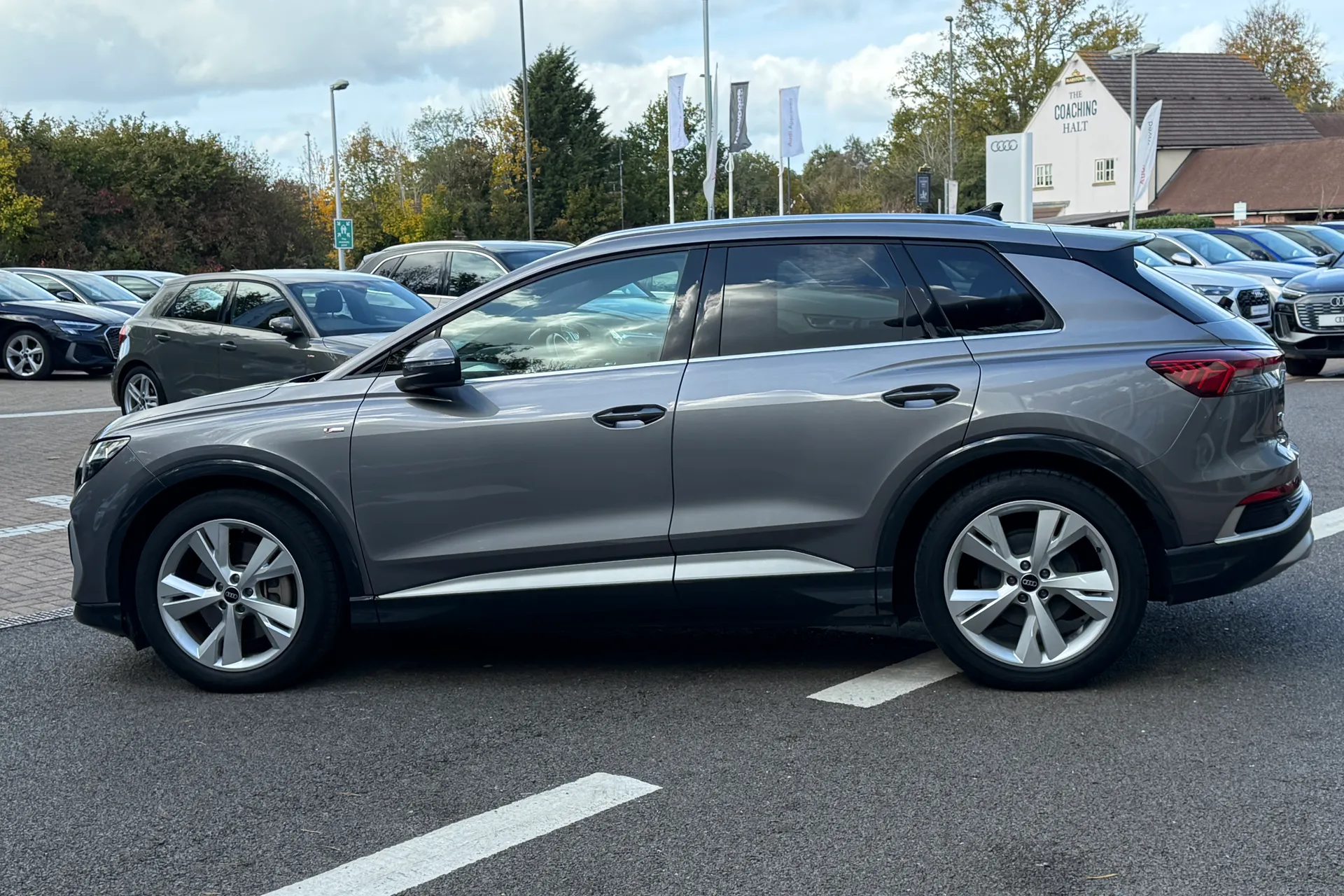 Audi Q4 thumbnail image number 13