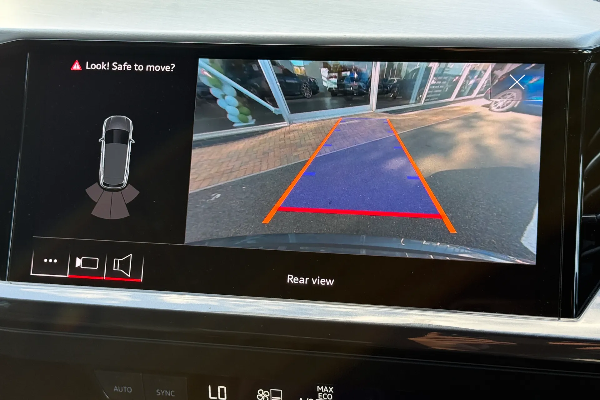 Audi Q4 thumbnail image number 5