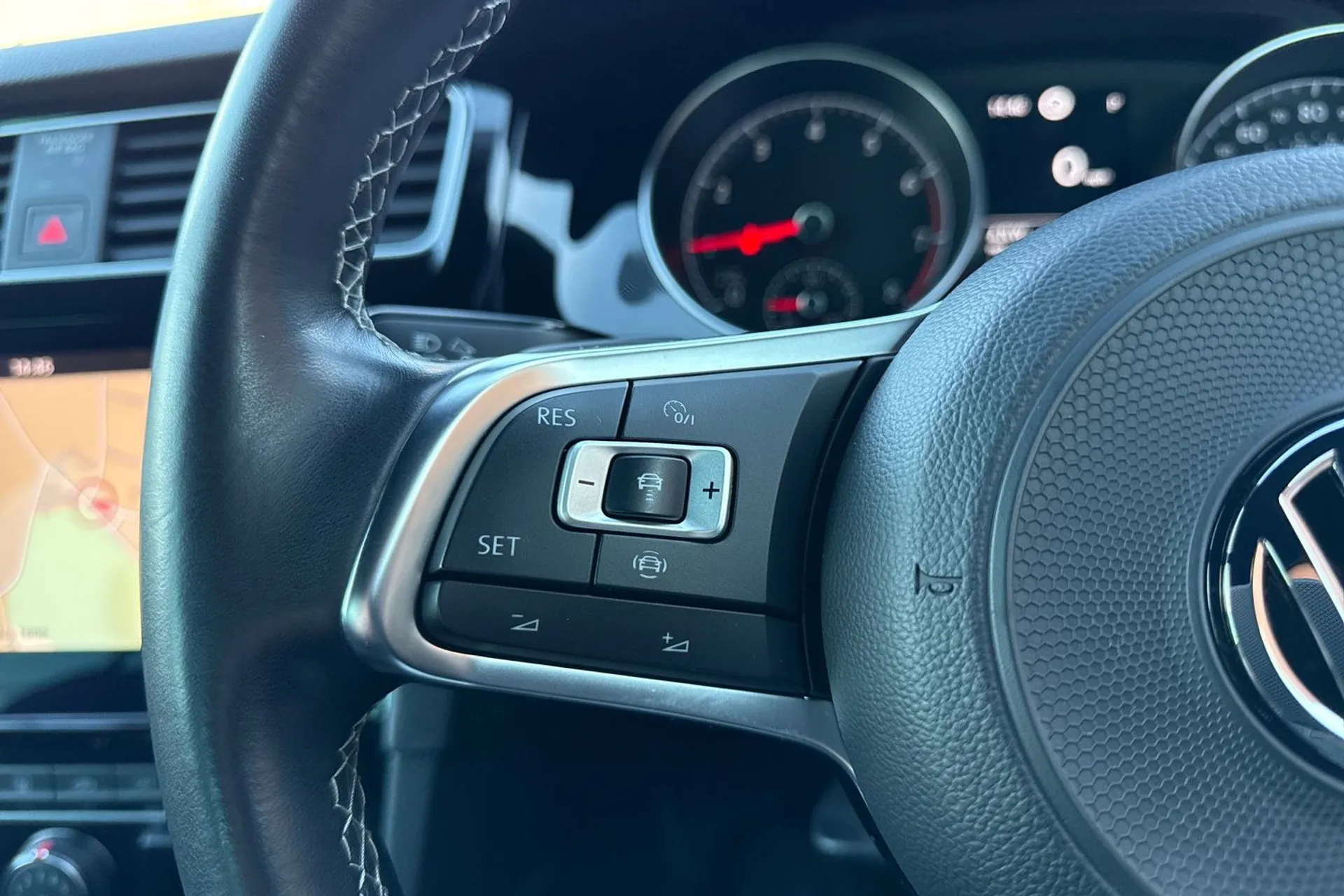 VOLKSWAGEN GOLF thumbnail image number 43