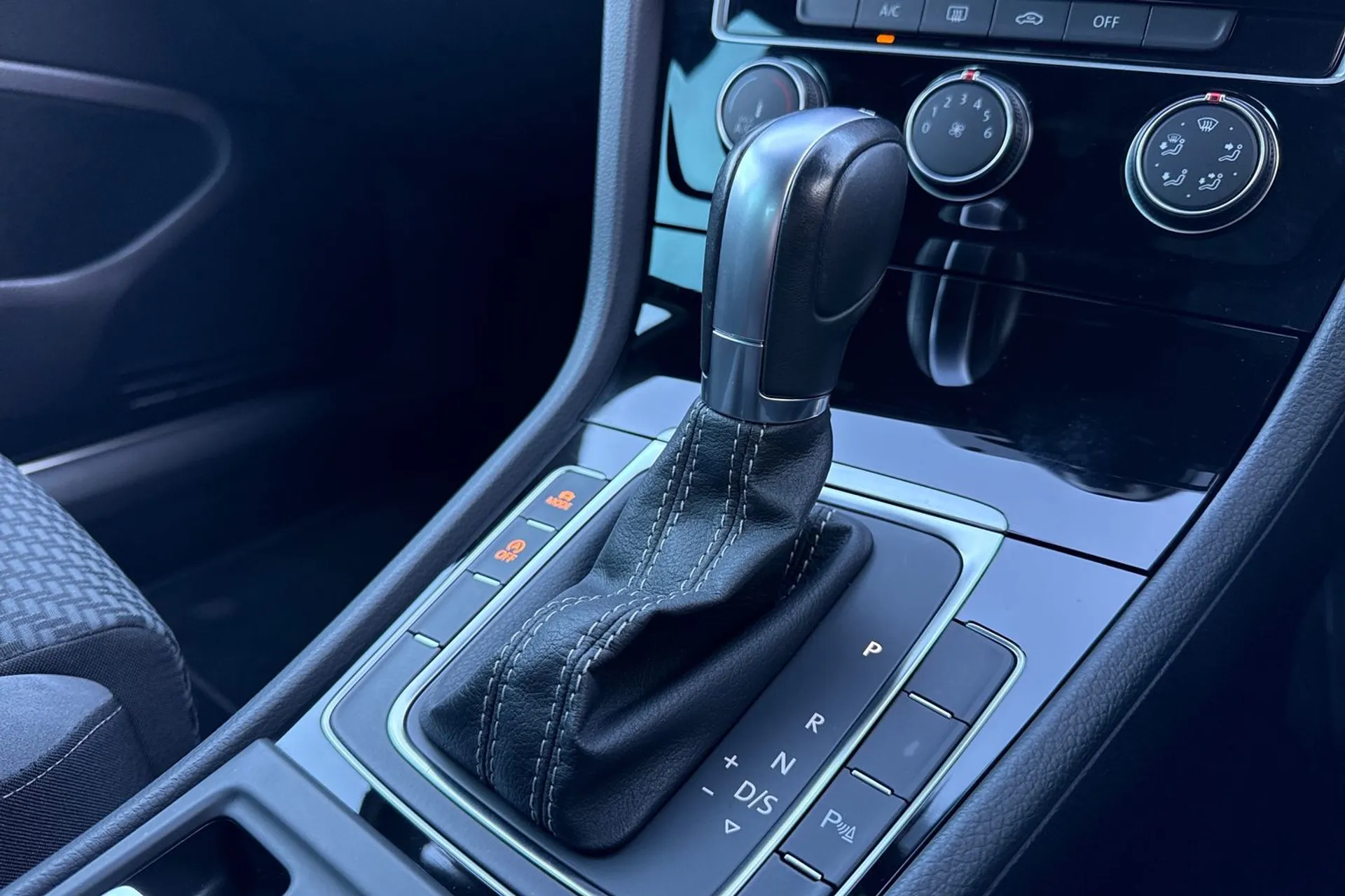 VOLKSWAGEN GOLF thumbnail image number 22