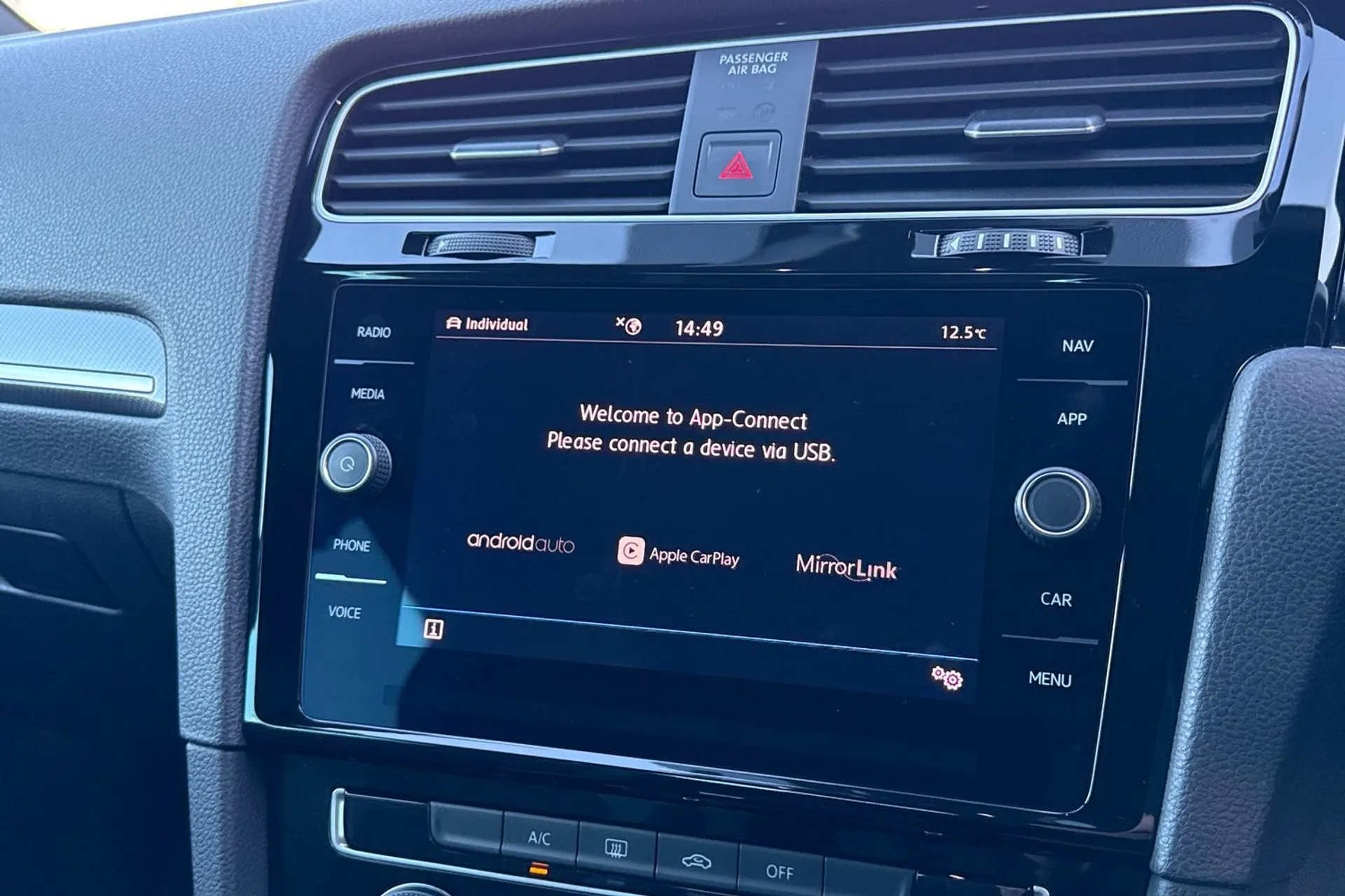 VOLKSWAGEN GOLF thumbnail image number 34