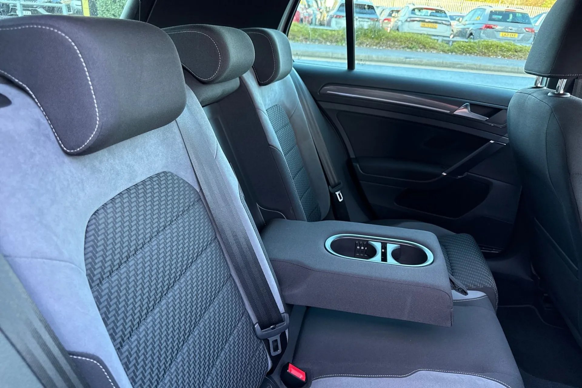 VOLKSWAGEN GOLF thumbnail image number 21