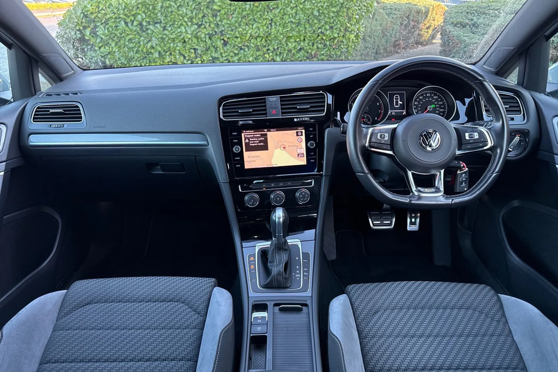 VOLKSWAGEN GOLF thumbnail image number 3