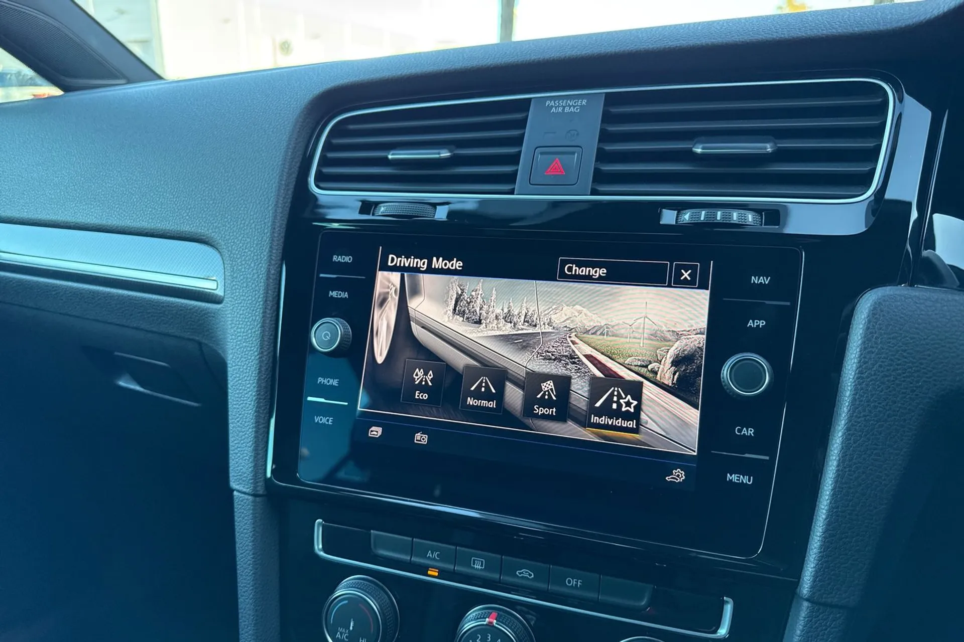 VOLKSWAGEN GOLF thumbnail image number 28