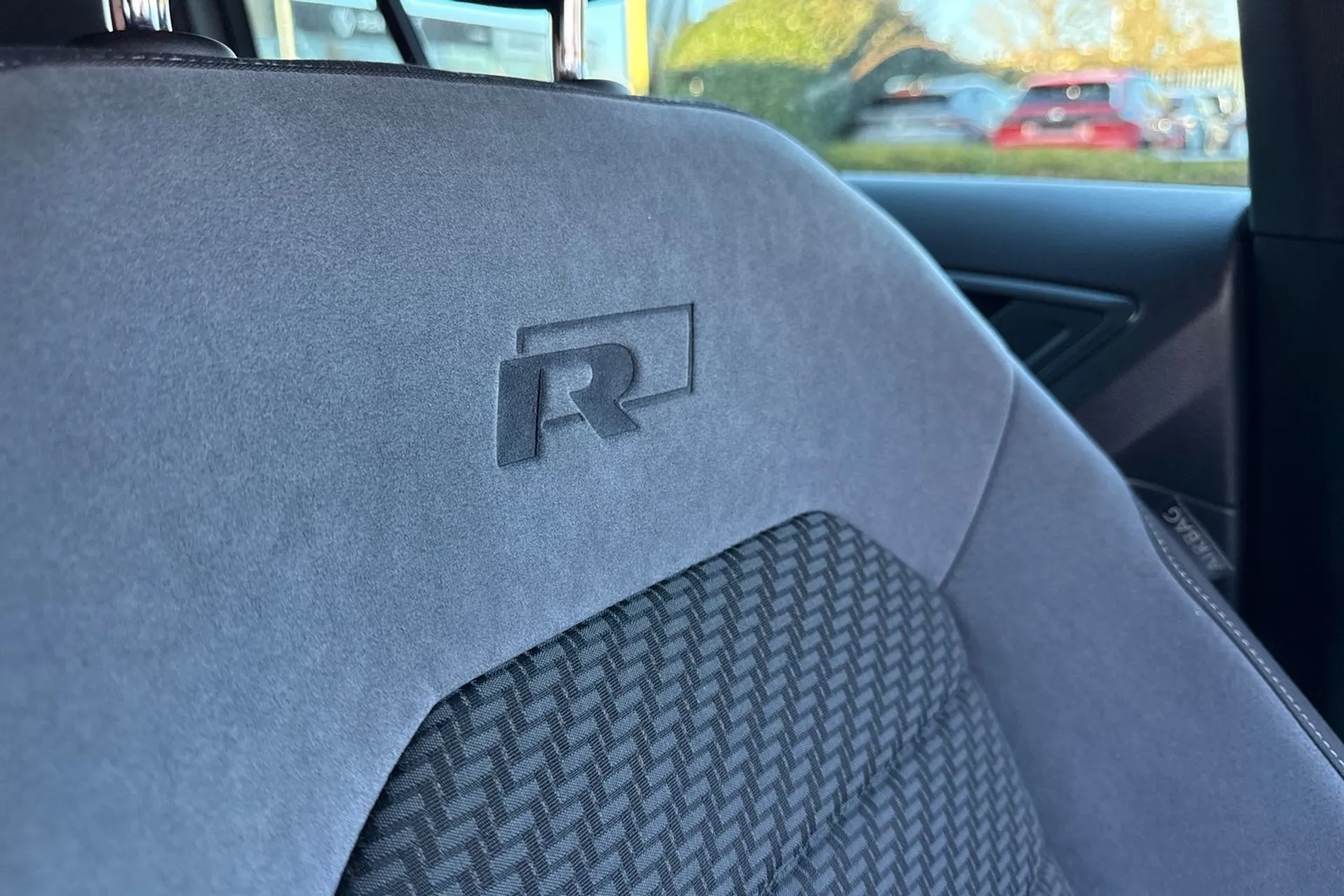 VOLKSWAGEN GOLF thumbnail image number 37