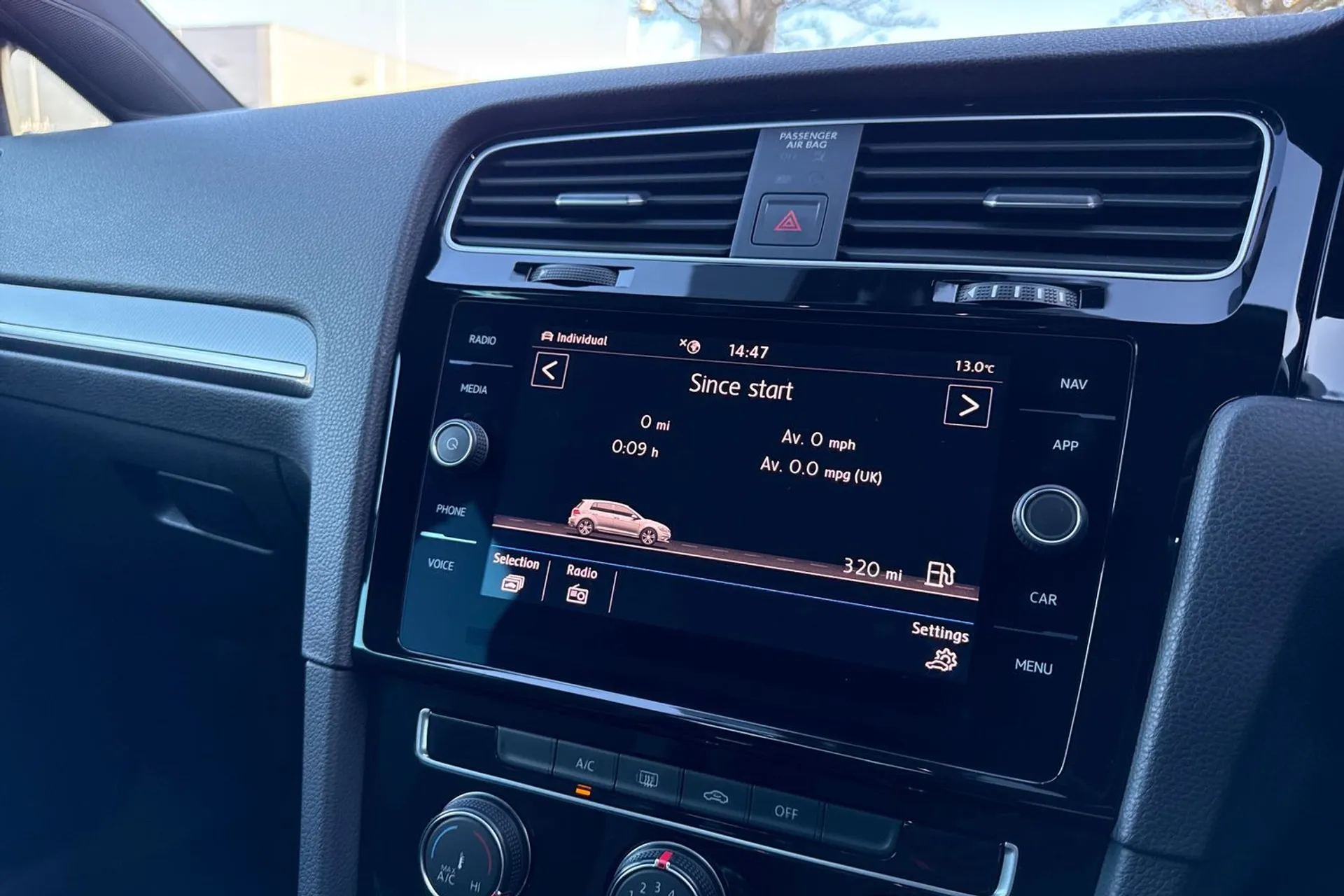 VOLKSWAGEN GOLF thumbnail image number 36