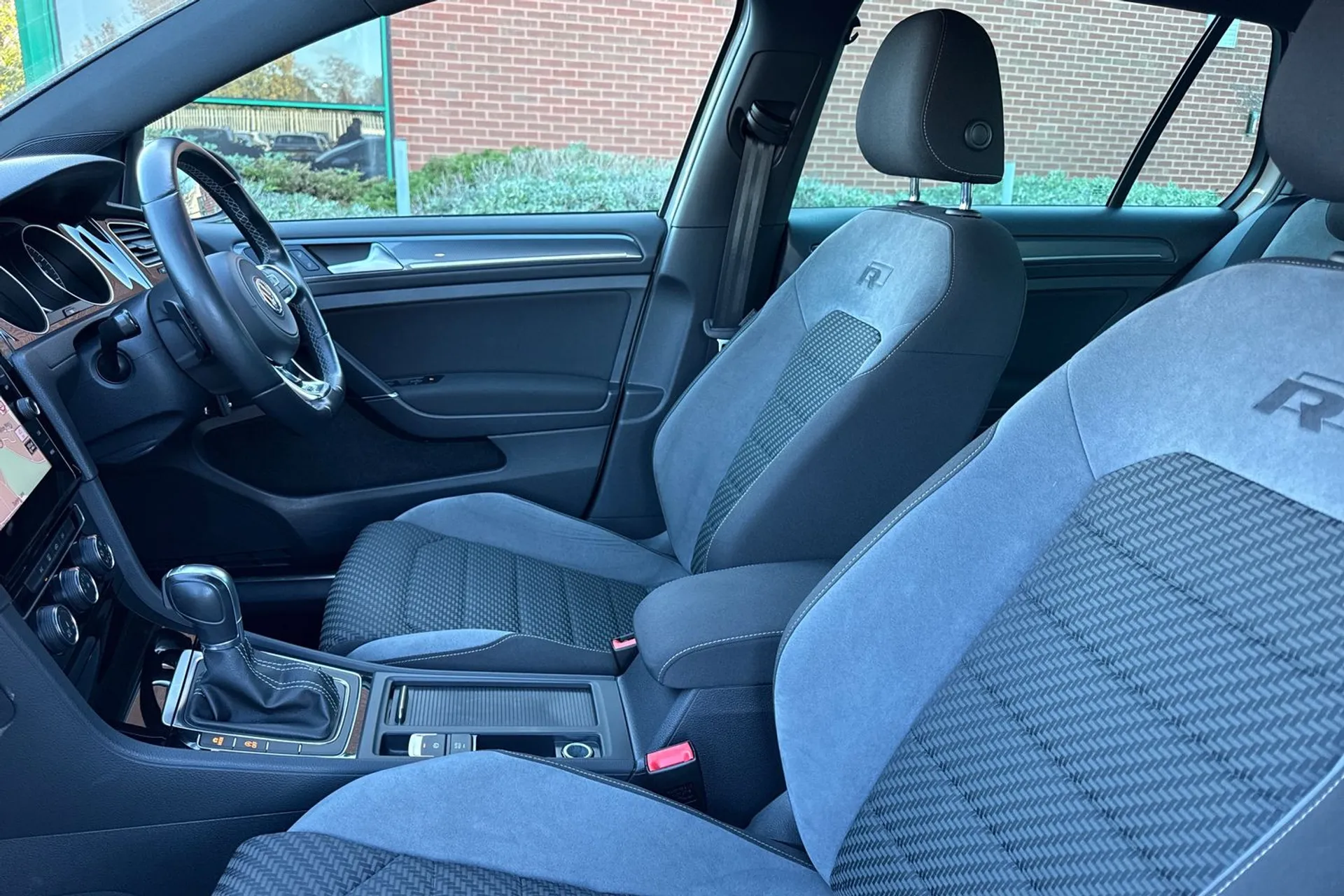 VOLKSWAGEN GOLF thumbnail image number 31