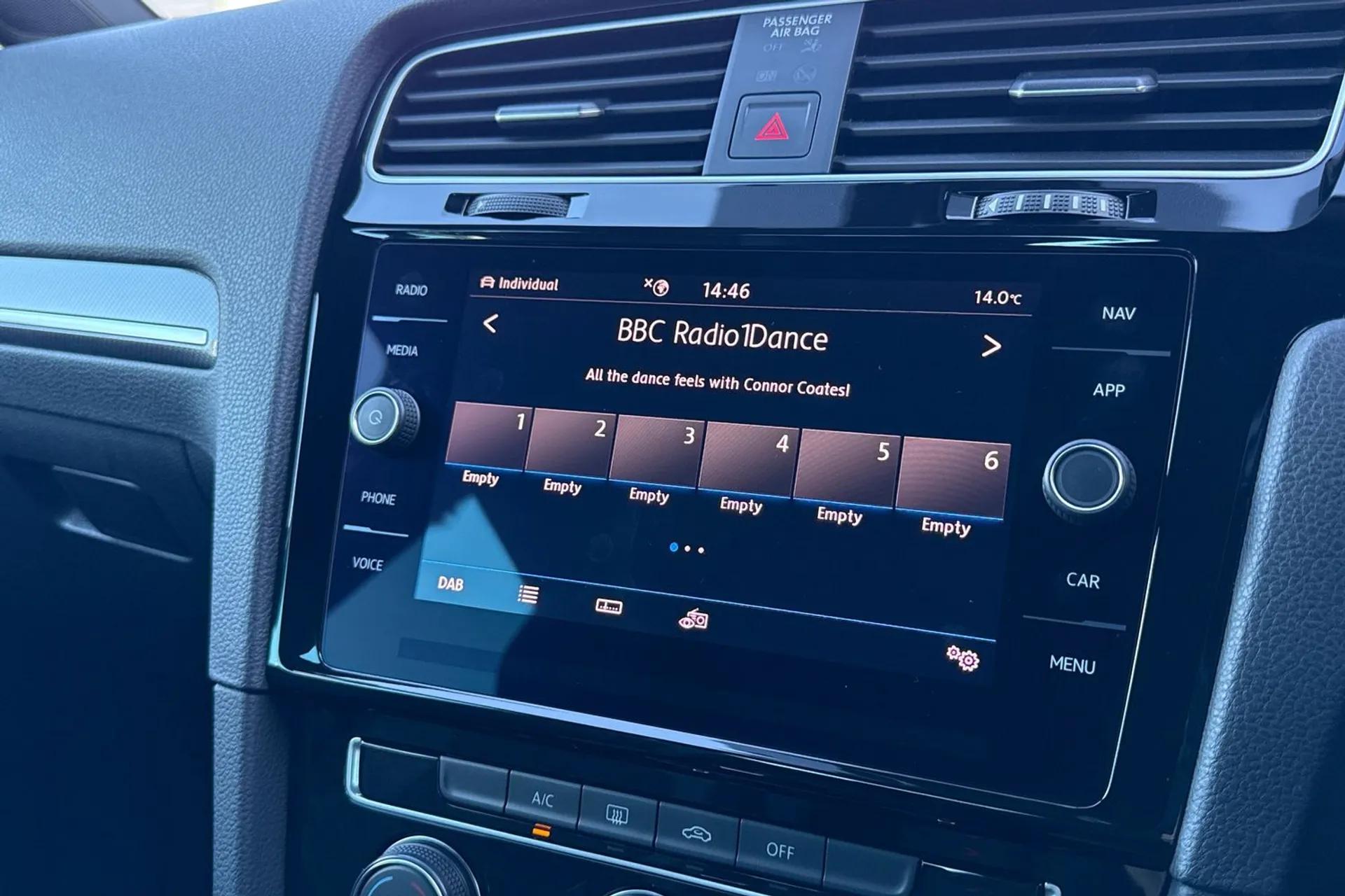 VOLKSWAGEN GOLF thumbnail image number 17