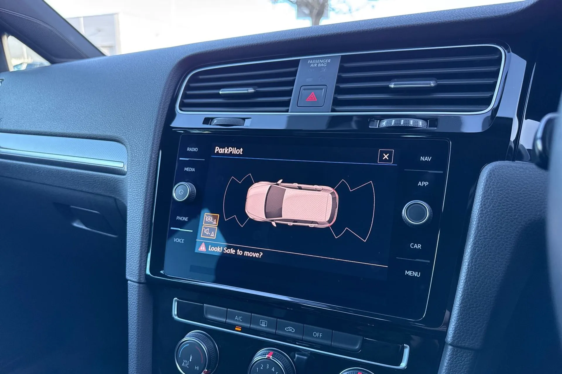 VOLKSWAGEN GOLF thumbnail image number 30